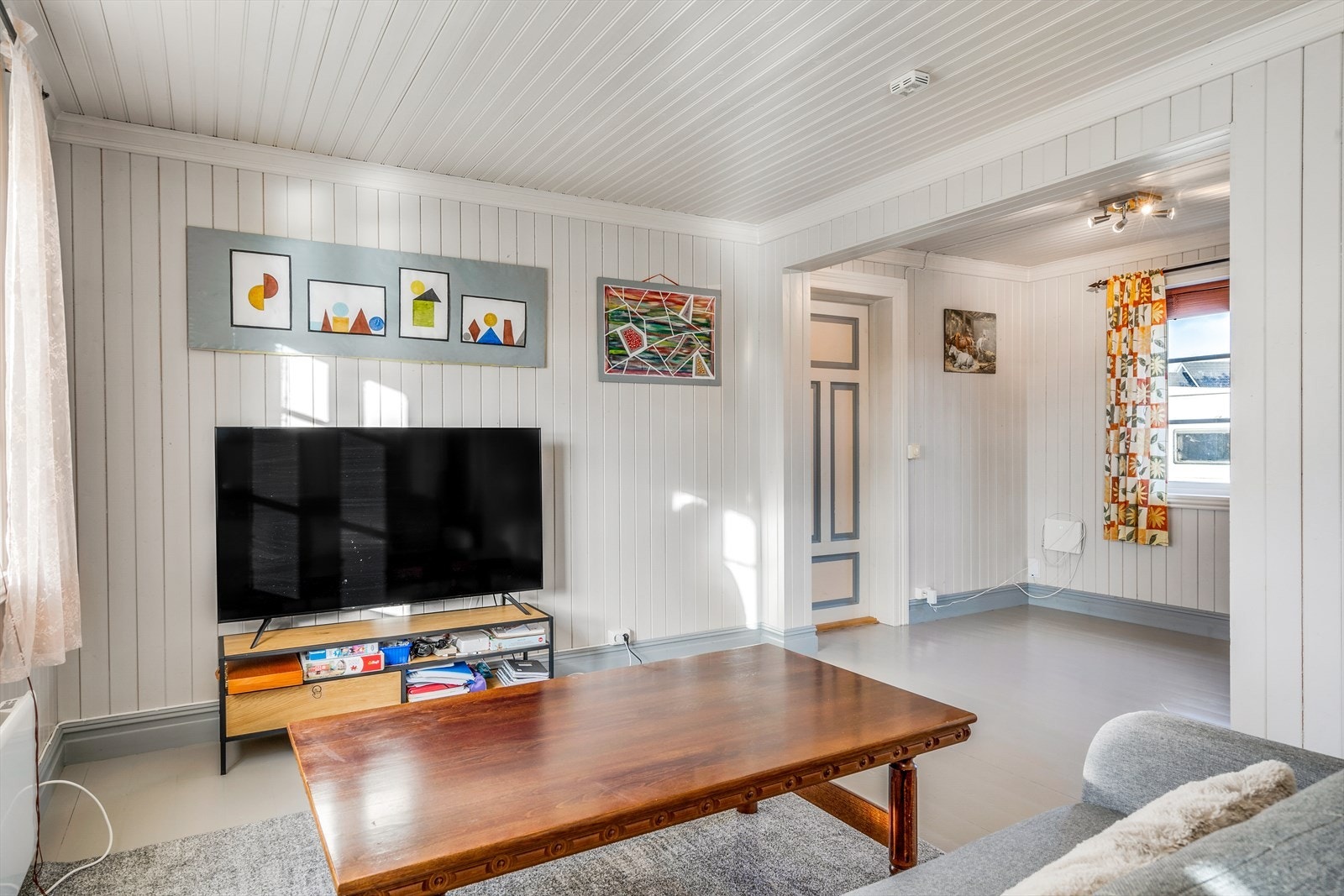 Lys og romslig stue. Galleribilde