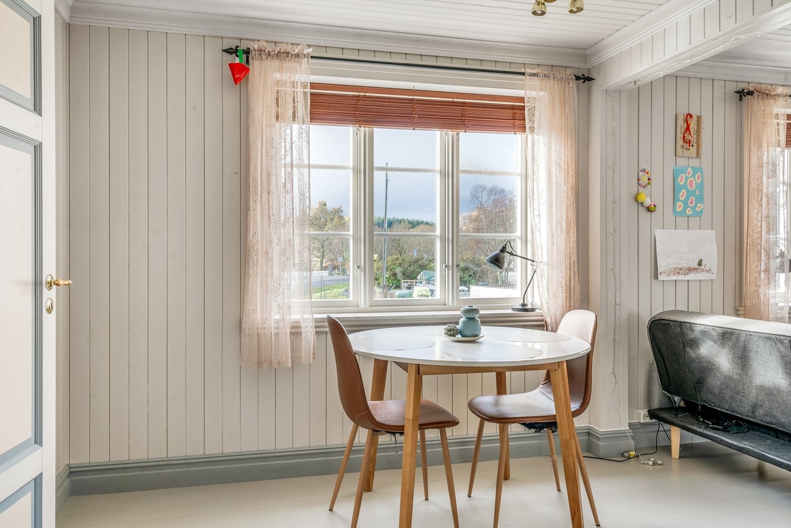 Plass til spisebord i tilknytning til kjøkkenet. Galleribilde