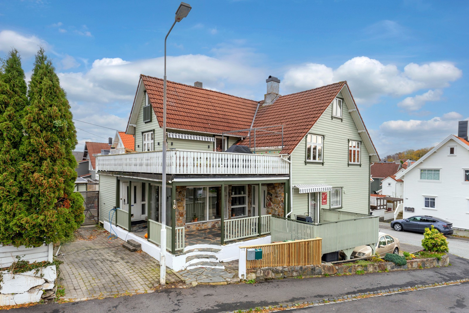 Lys og fin selveierleilighet med to soverom, sentrumsnær beliggenhet og solrik terrasse.