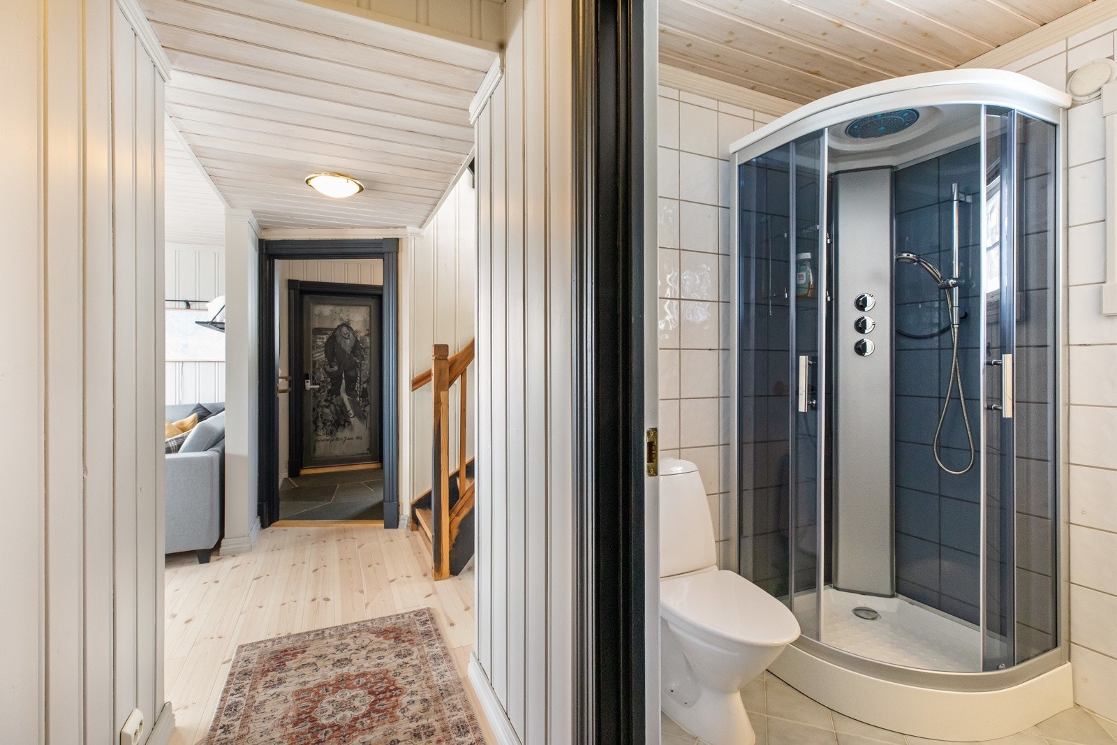 Leiligheten har to bad, dette badet i hovedplan Galleribilde