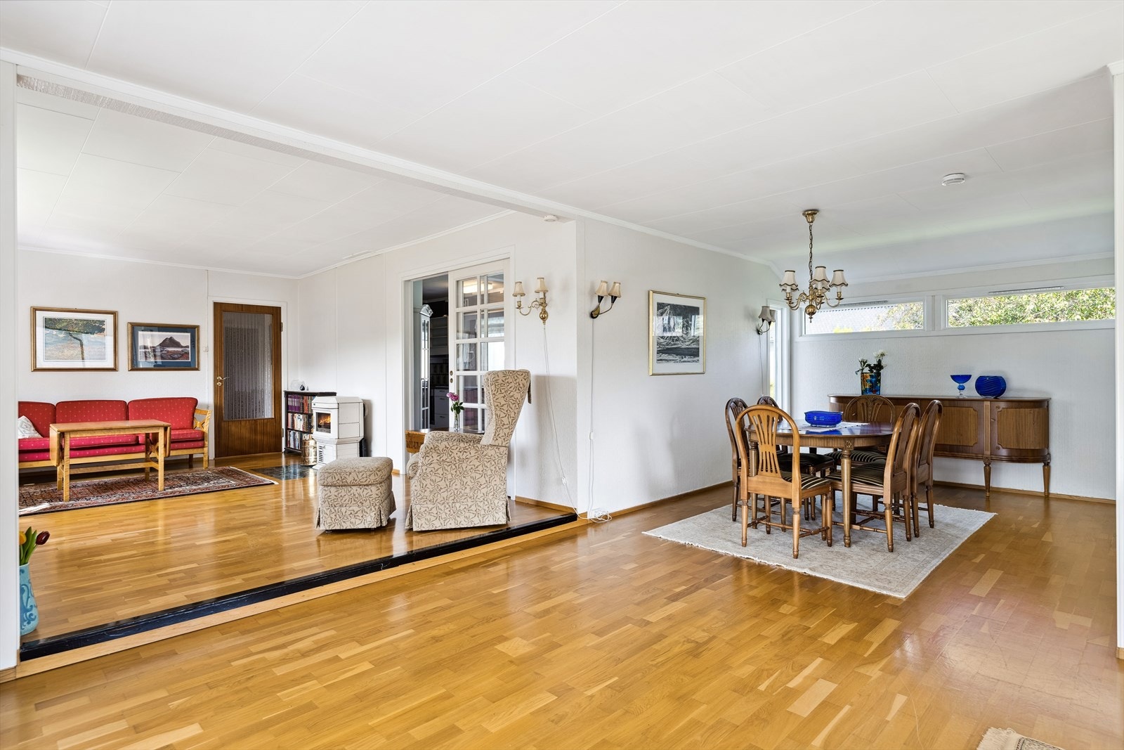 Stuen har god romslig plass Galleribilde