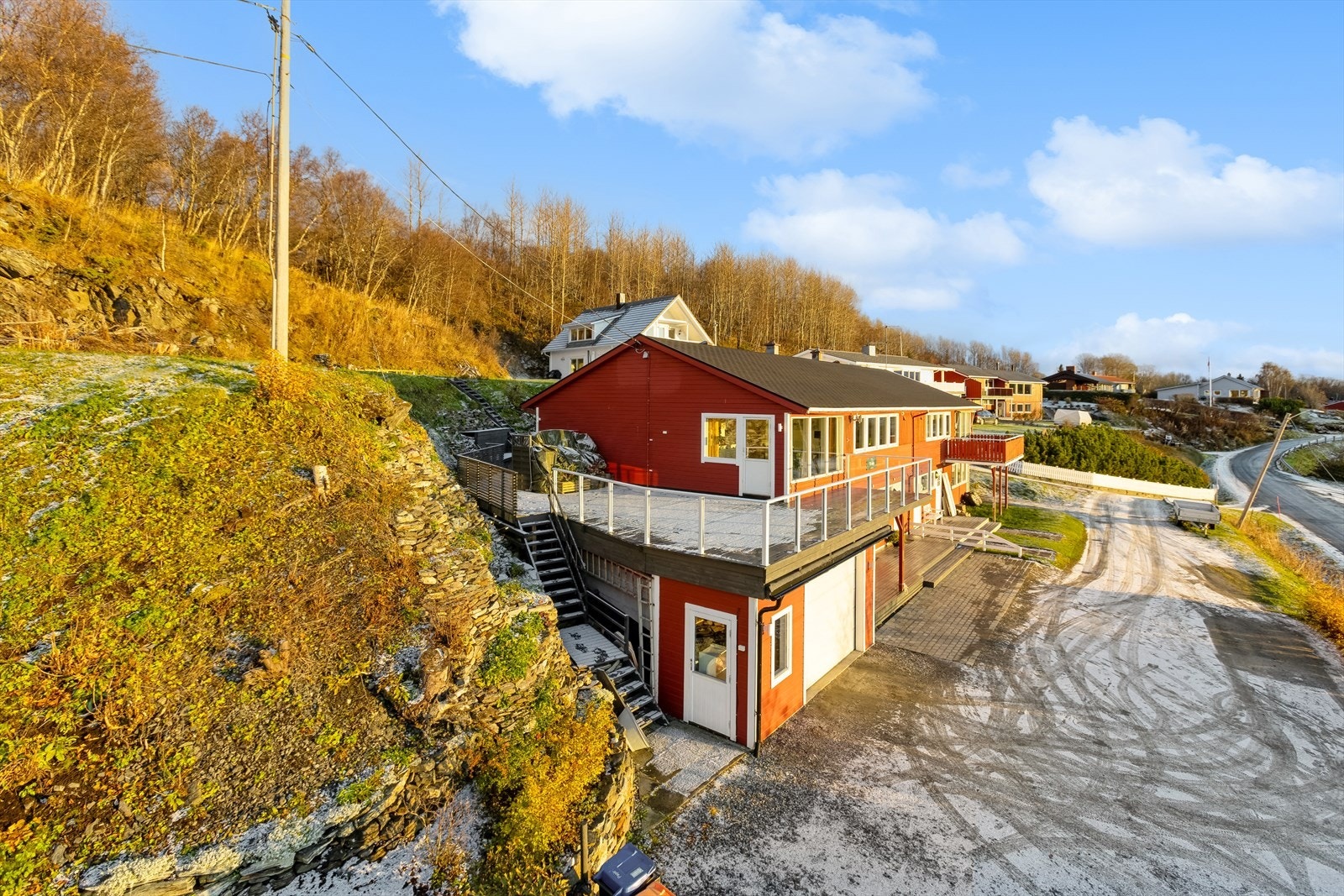 - Romslig halvpart av tomannsbolig med hybelleilighet og en meget attraktiv beliggenhet på Ringberg. Galleribilde