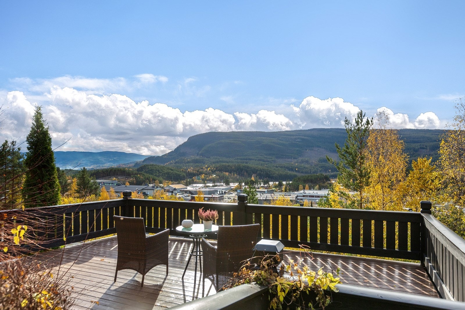 Terrasse over garasje. Galleribilde