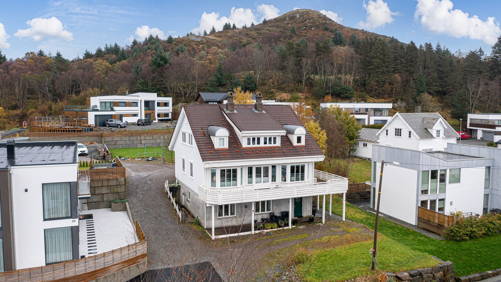 En innholdsrik og moderne enebolig (Hesseberg) med utleiedel og stor tomt!