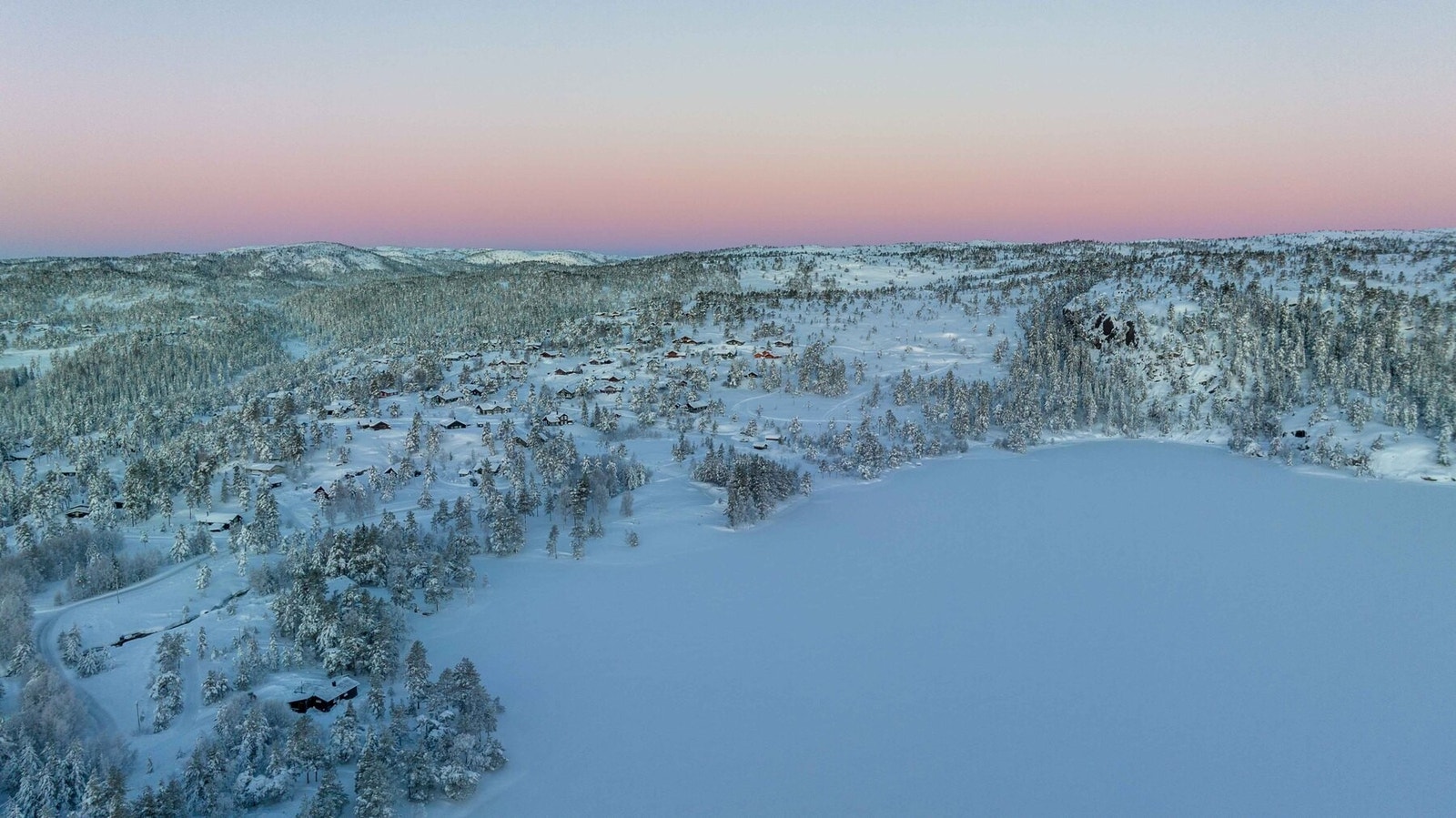 Dronefoto over området Galleribilde
