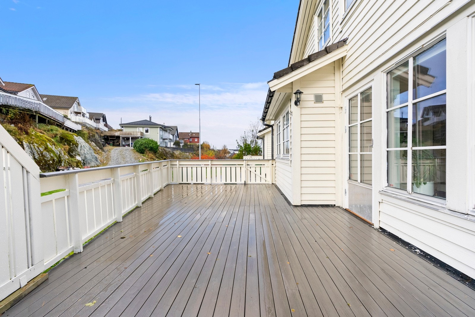 Stor sørvendt terrasse på 27,2 m² Galleribilde