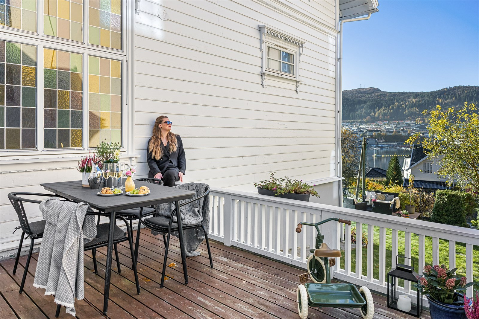 Innbydende leilighet med fantastisk beliggenhet på Kalfaret. Parkering, solrik terrasse og gangavstand til sentrum.