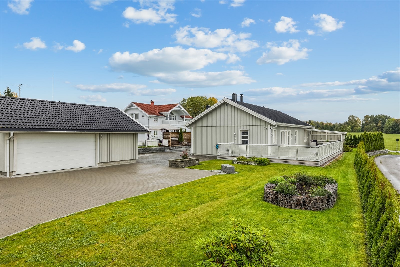 Dette er en velholdt og innbydende bolig med alt på en flate. Galleribilde