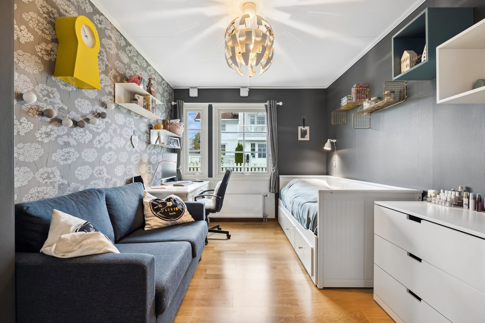 Soverom 3 egner seg godt som barnerom med plass til både seng og skrivebord. Galleribilde
