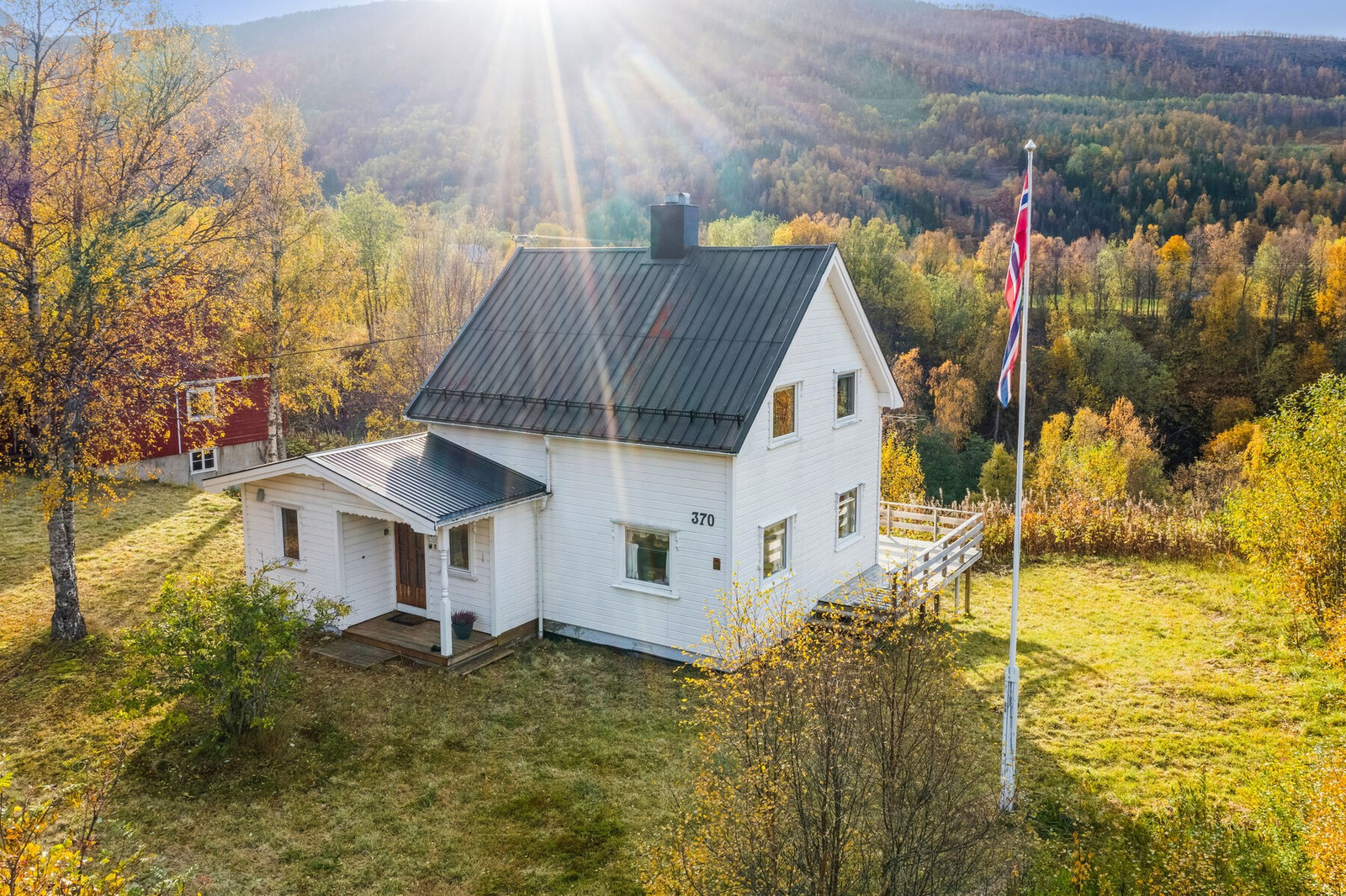 Velholdt småbruk i naturskjønne omgivelser