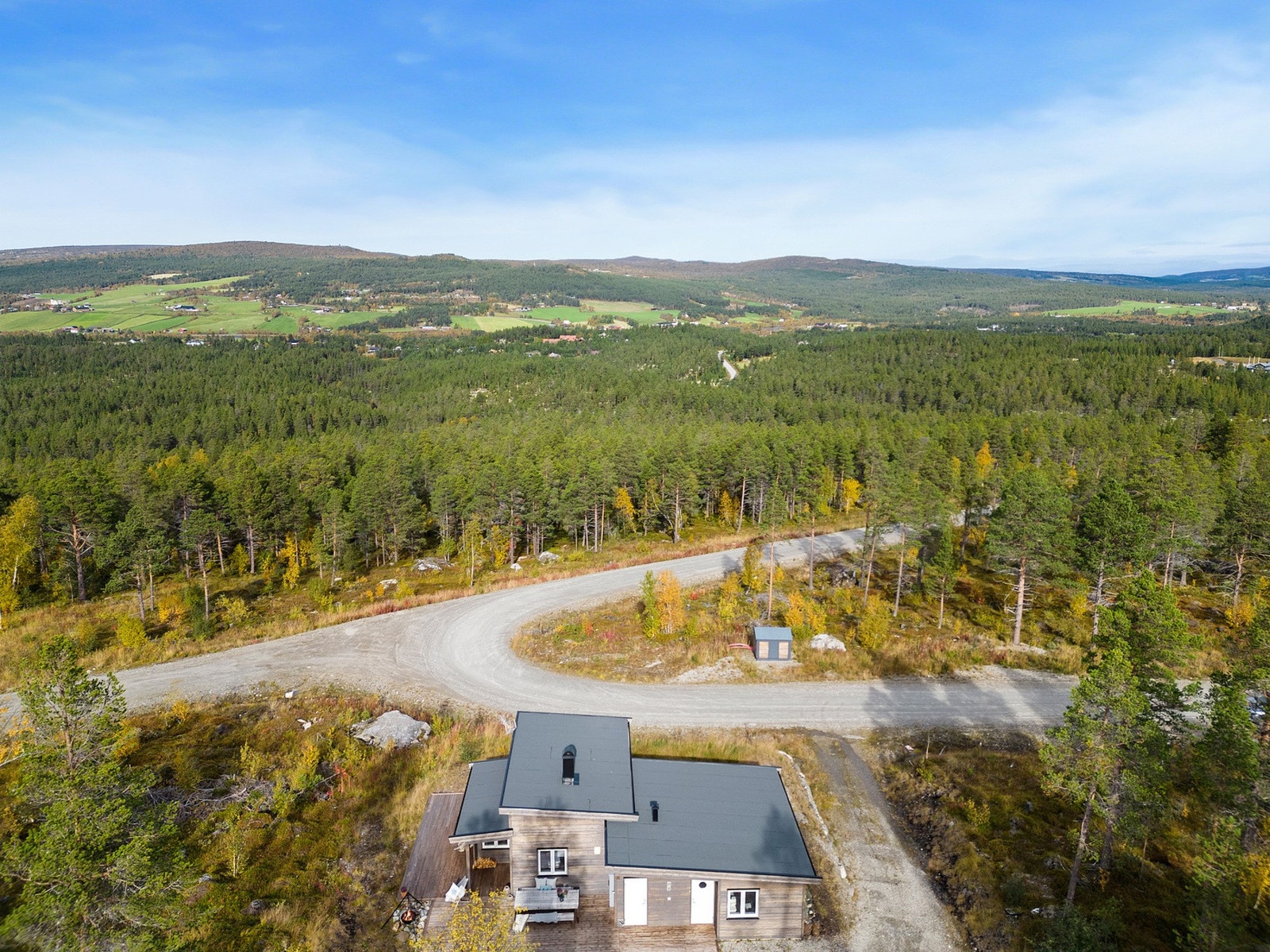 På varme sommerdager kan man avkjøle seg i badedam som er etablert nederst i alpinbakken. Galleribilde