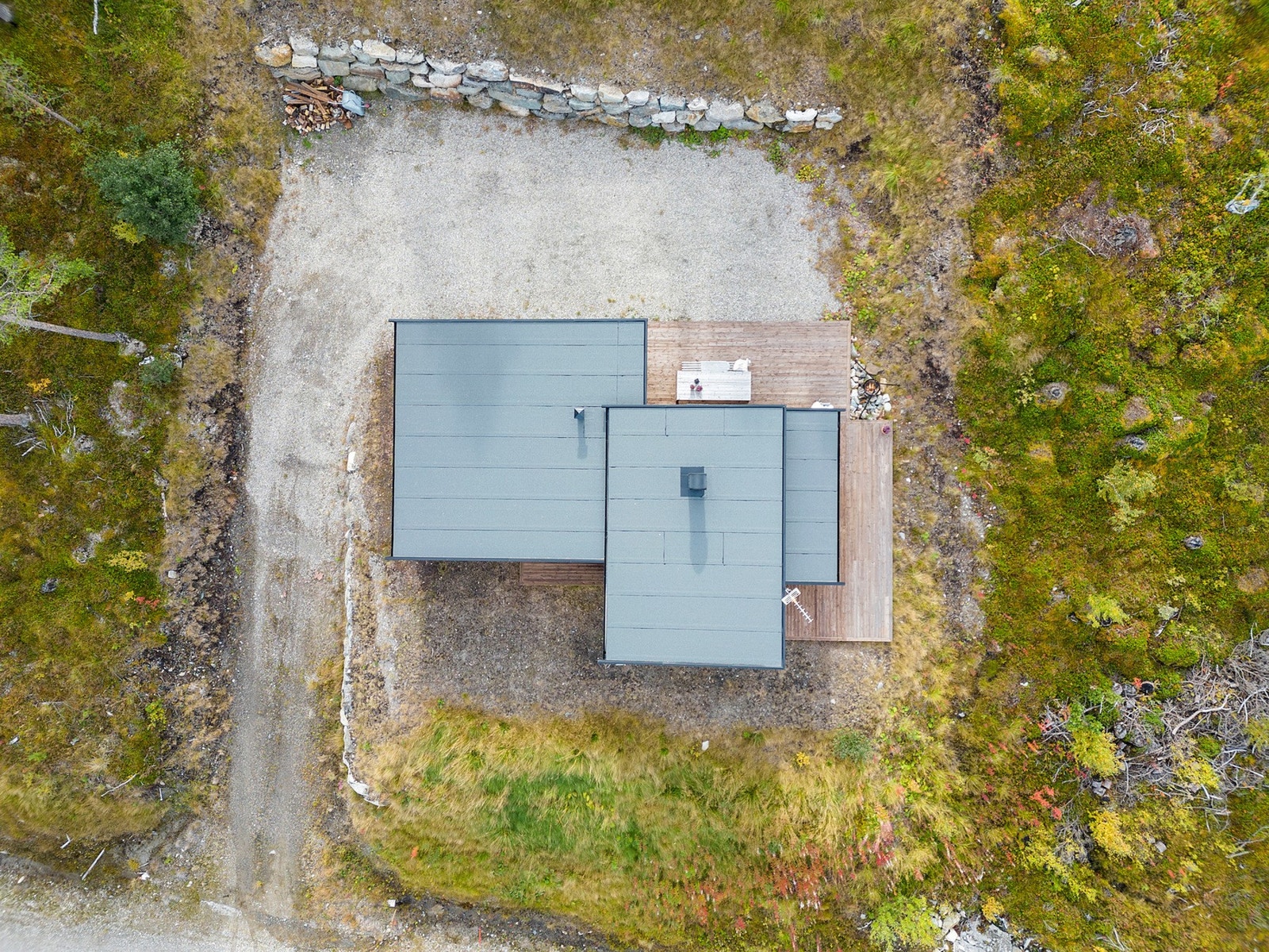 Ved tilstrekkelig minusgrader vil det fra starten av november legges kunstsnø i
anlegget. I tilknytning til TOS Arena er det merkede treningsløyper, milevis med skispor samt sykkelmuligheter på sti, grus og vei. Galleribilde
