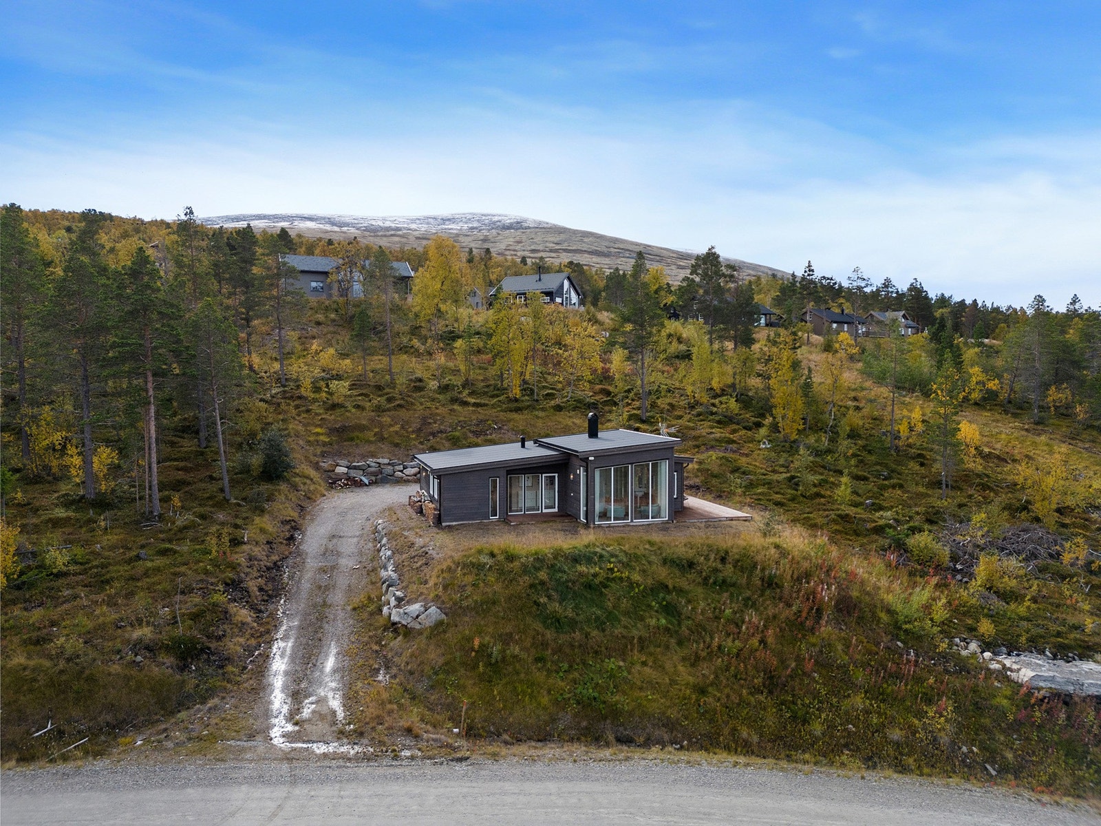 I sommerhalvåret tilbys aktiviteter for de som ønsker å ta i bruk den sommerstengte alpinbakken. Sykkelentusiaster kan boltre seg i downhill-løype i alpinanlegget som heter "Dundersalt" (Strava). Galleribilde