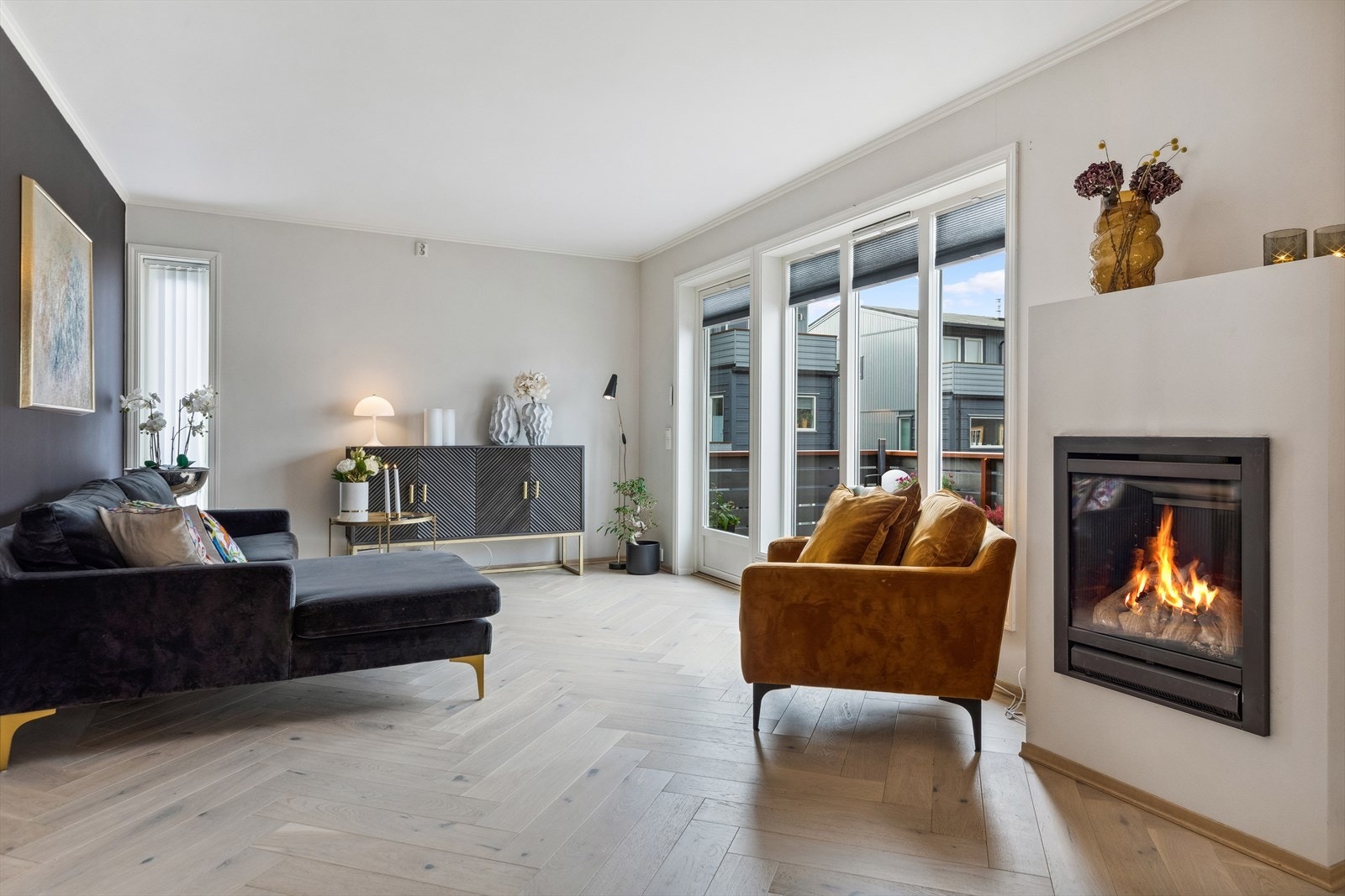 Allrommet som utgjør stue og kjøkken er på ca. 38 m². Galleribilde