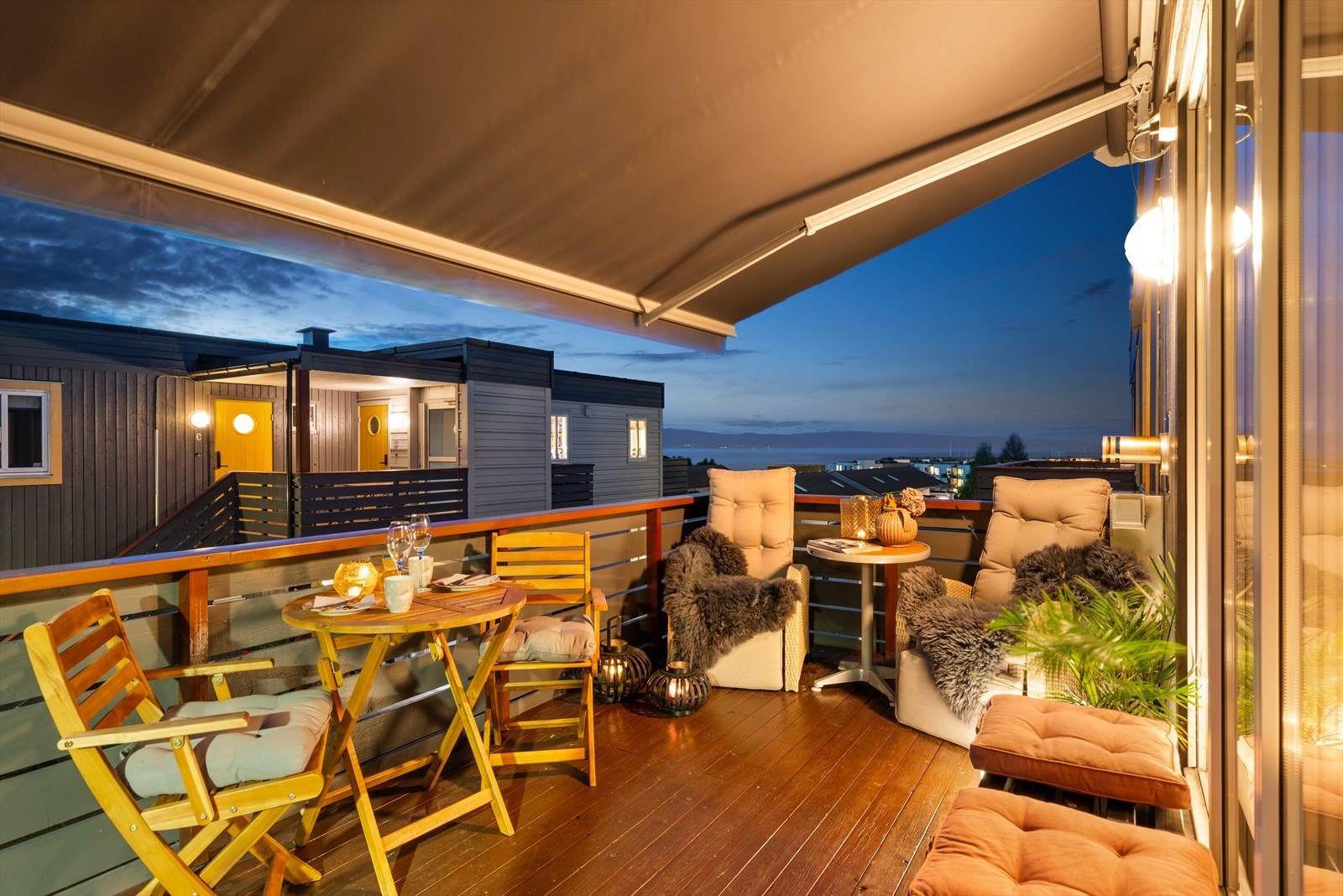 I 2021 ble det montert ny, motorisert markise på terrassen. Galleribilde