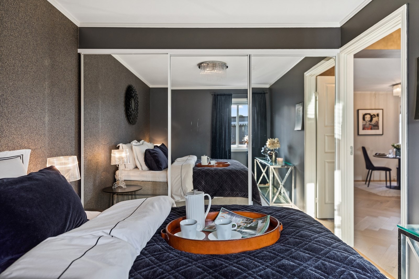 Hovedsoverommet er på ca. 11 m², og har en stor, plassbygd skyvedørsgarderobe. Galleribilde