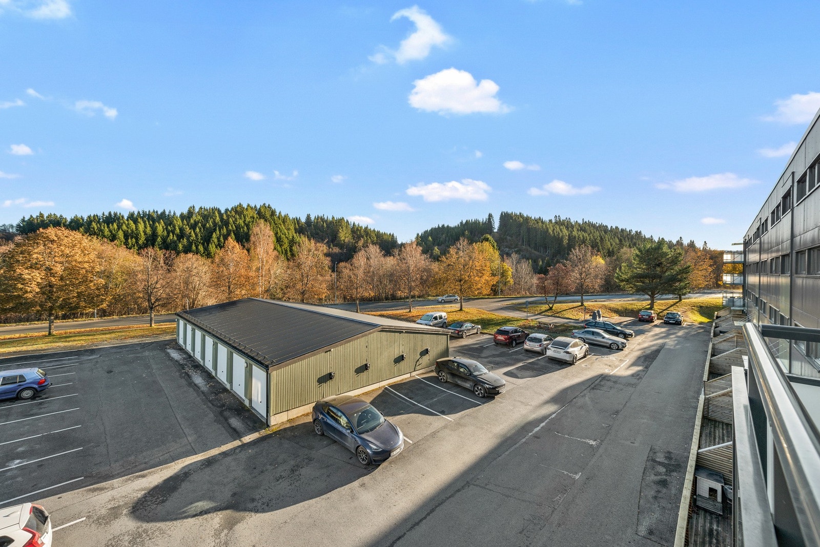 Borettslaget har flere parkeringsplasser like utenfor blokken Galleribilde
