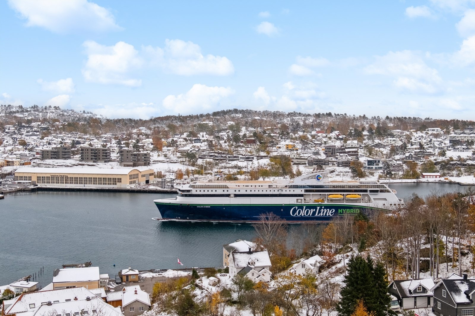 Fjordutsikt fra begge soverom, stue, kjøkken og balkong Galleribilde