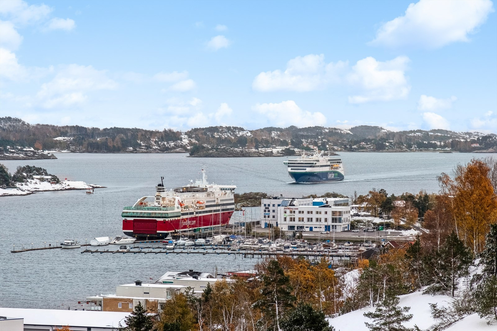 3-roms leilighet i 11.etasje - lekker fjordutsikt - balkong - heis - parkering - oppussingsbehov - mulig garasjeleie