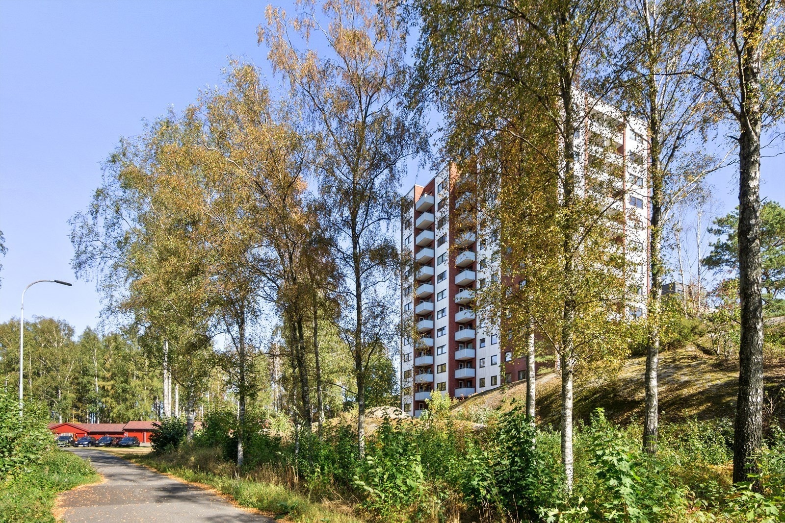 Parkering - mulig garasjeleie - felles elbil ladere - herlige turområder Galleribilde