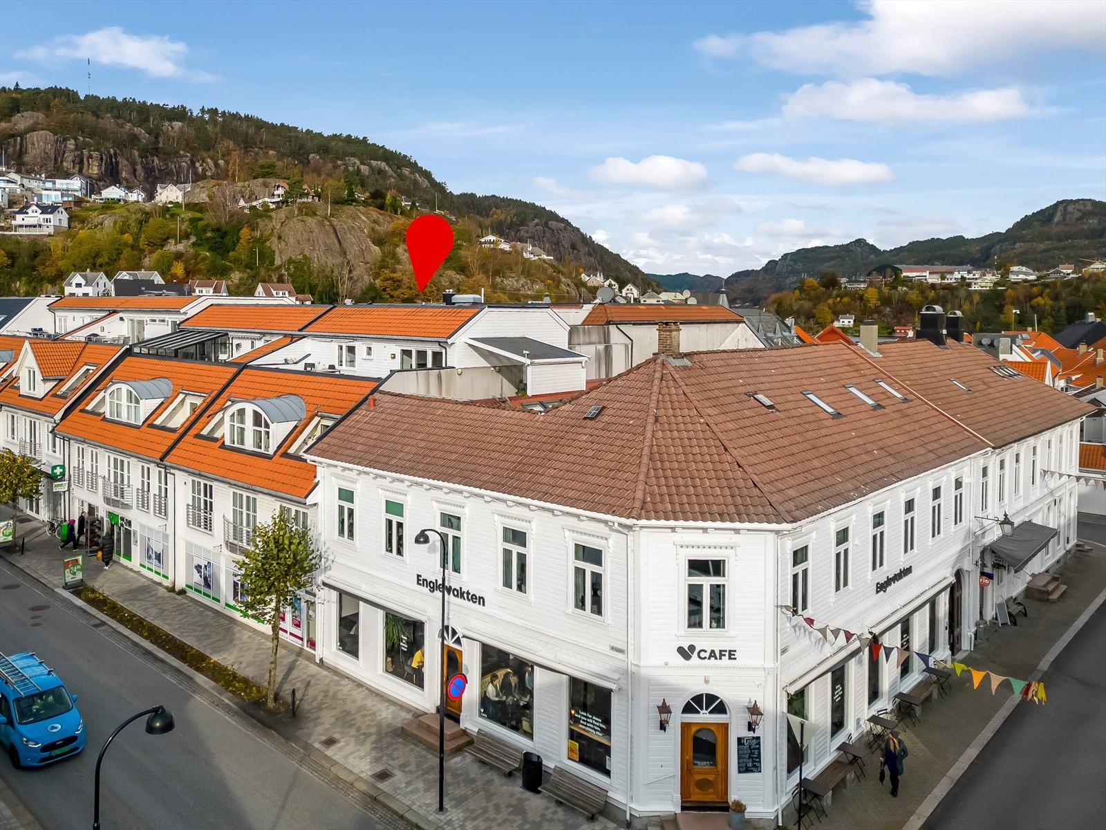 Toppleilighet med 30kvm privat sørvendt terrasse | Parkering i lukket anlegg | Ingen boplikt!