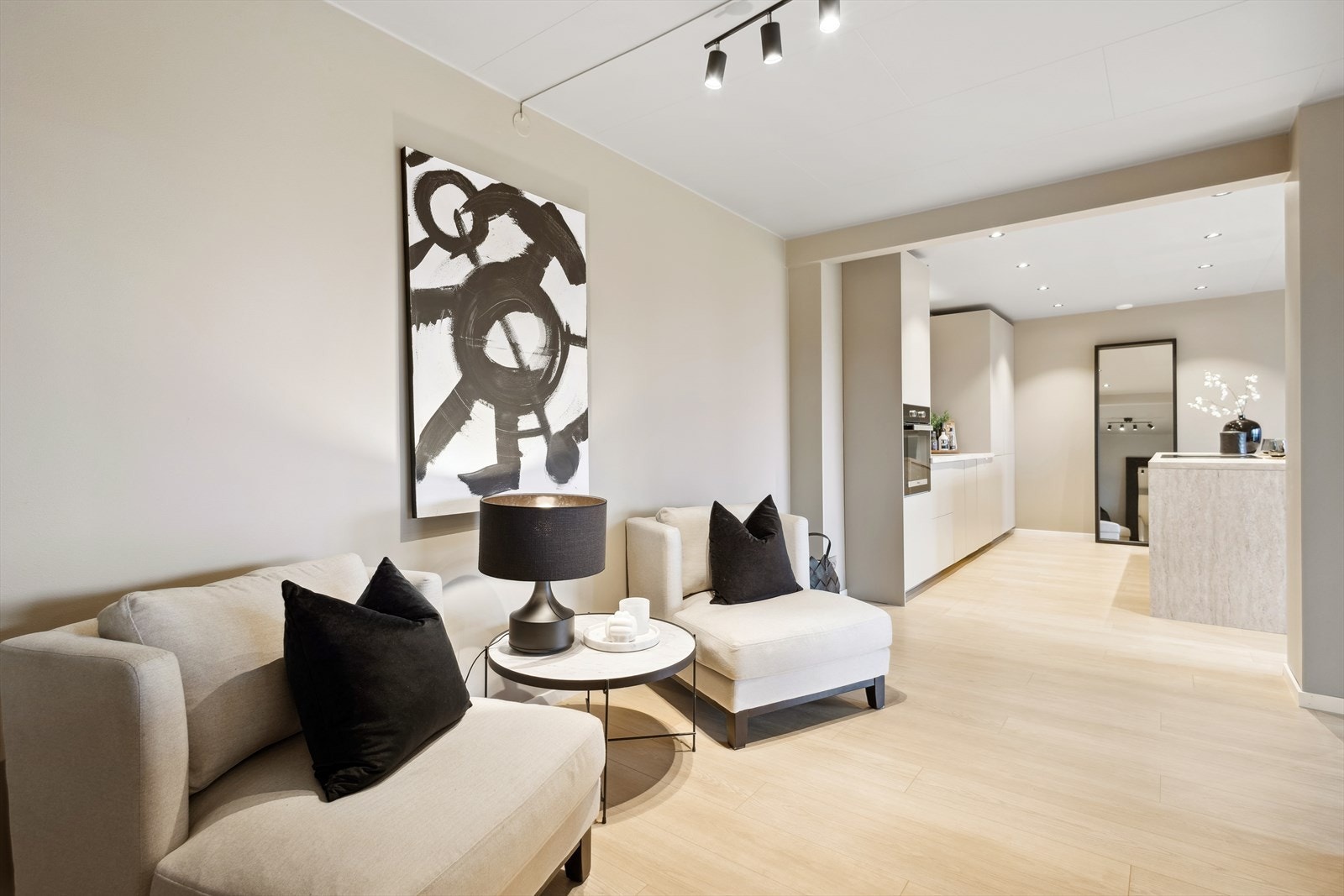 Her får du en egen avdeling med plass til bibliotek, lekestasjon, hjemmekontor etc. Galleribilde