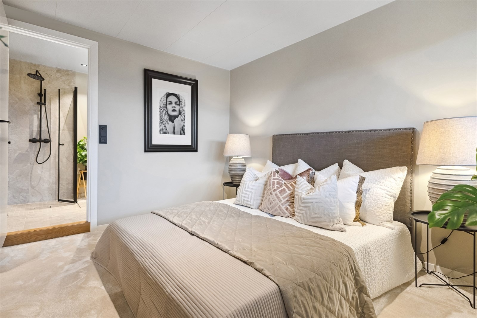 Hovedsoverom med tilgang til eget bad. Galleribilde