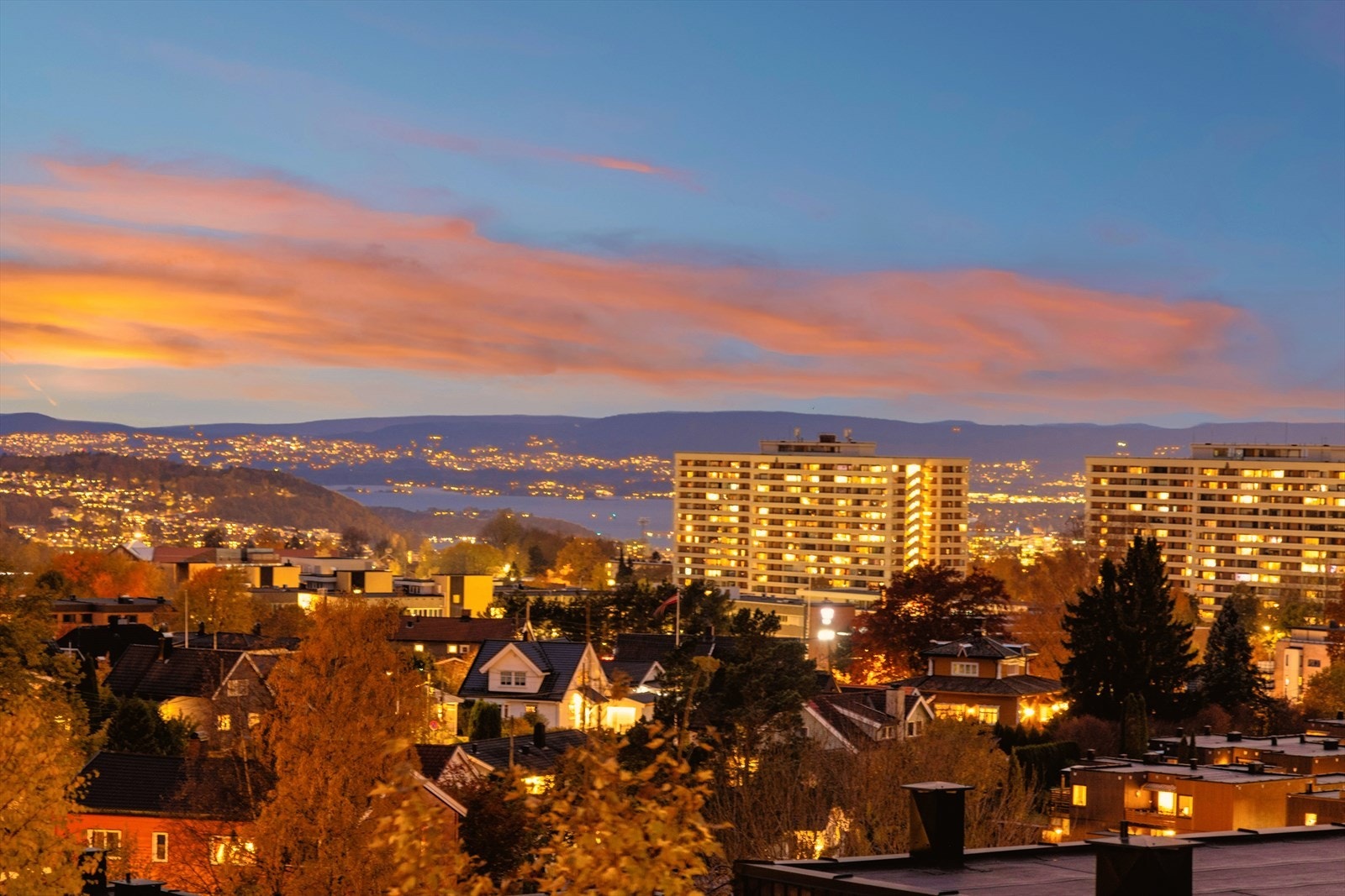 Helt fantastisk utsikt utover sjøen og Oslo by! Galleribilde