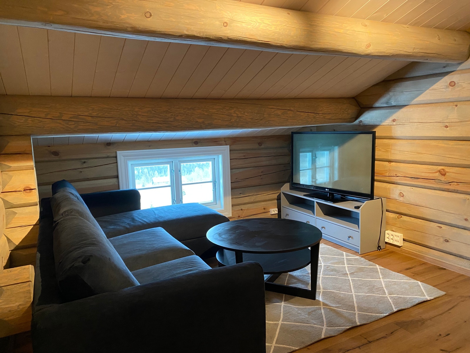 Loftstue/ TV-stue mot øst Galleribilde