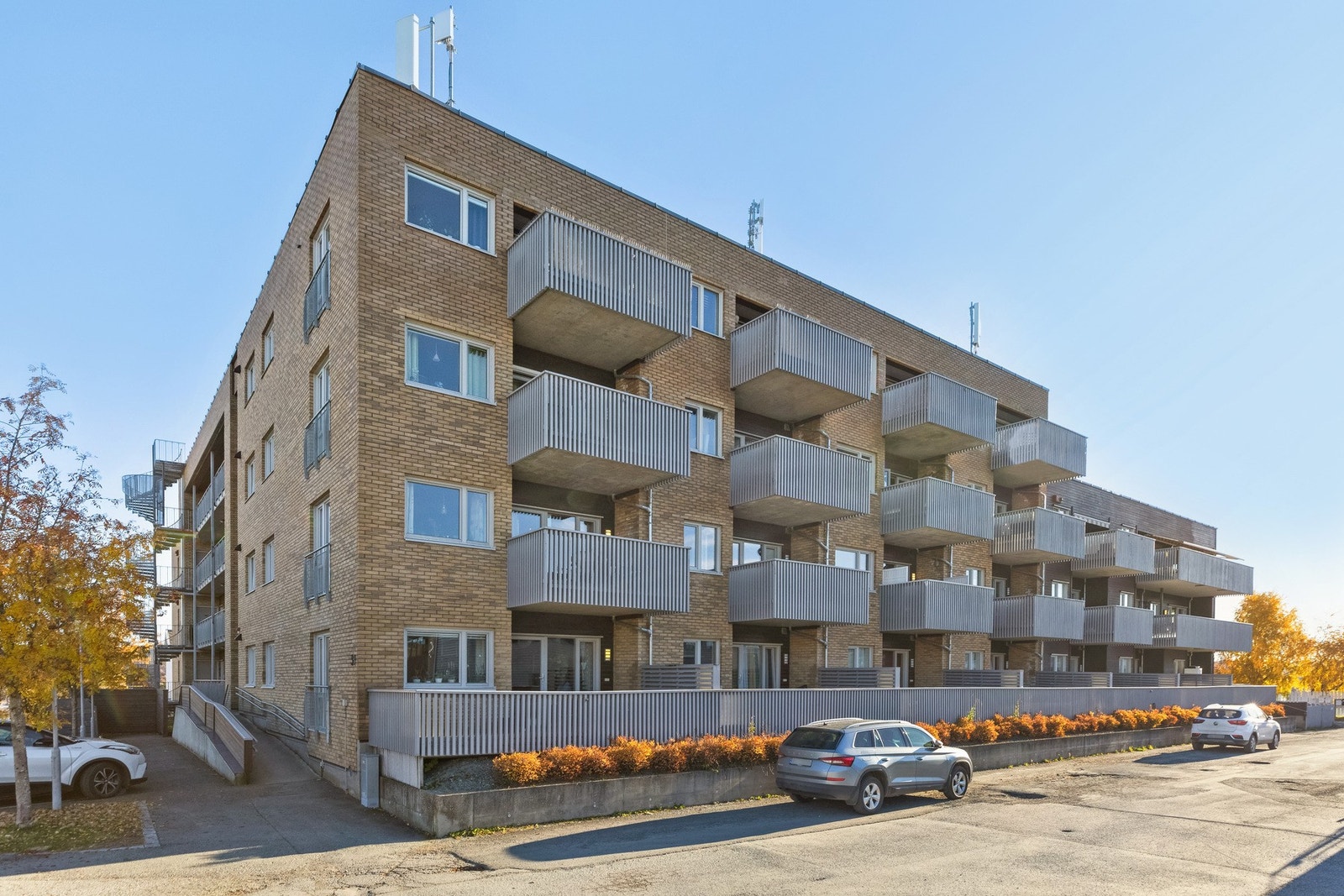 Boligen disponerer egen parkeringsplass i oppvarmet parkeringskjeller. Galleribilde