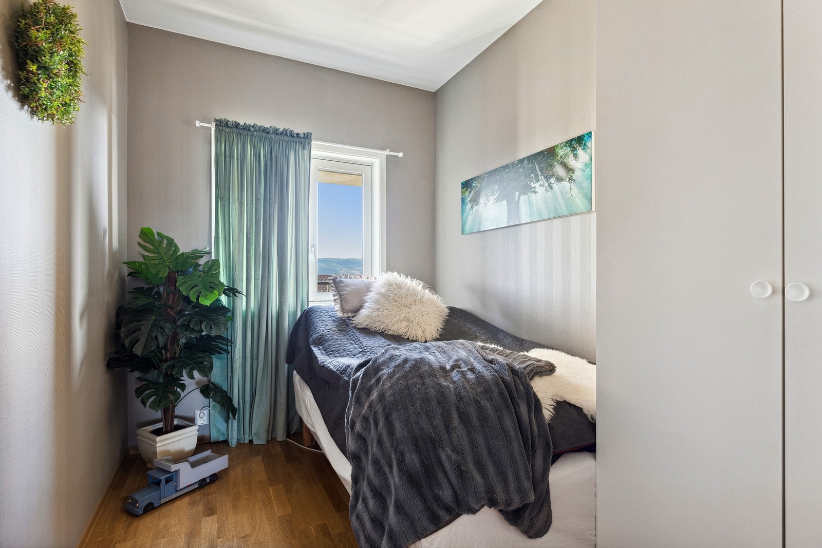 Soverom 2 er på ca 7 kvm. Galleribilde