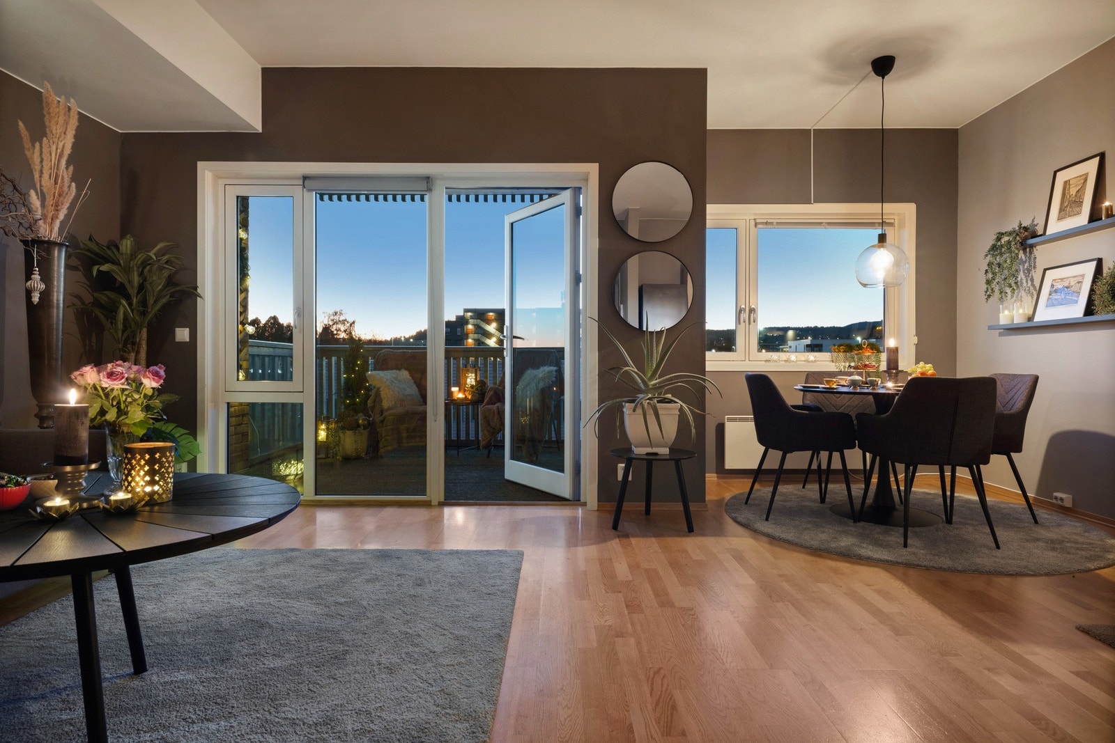 Romslig stue/ kjøkken som er lett å innrede. Galleribilde