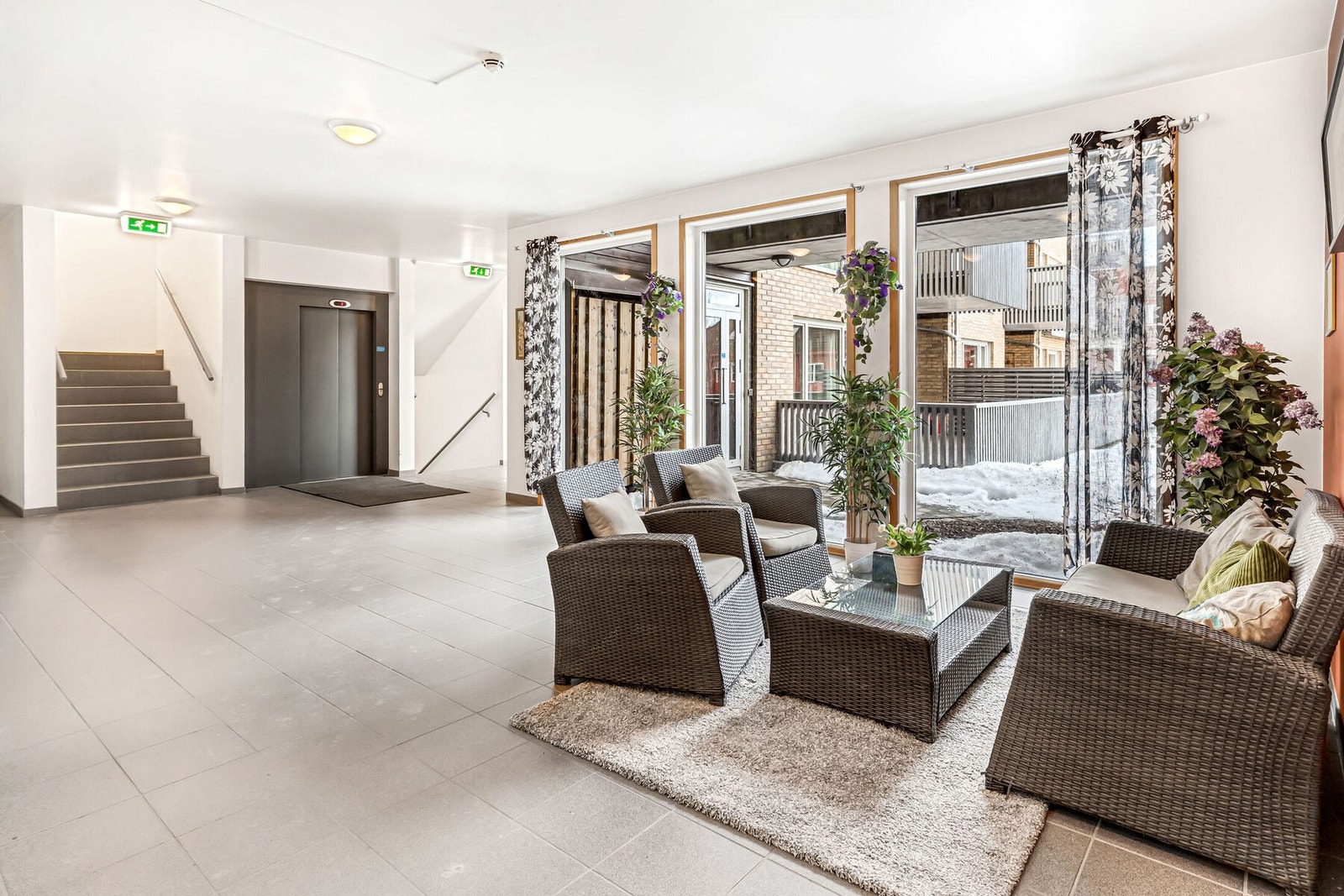 Inngangsparti i fellesareal. Heis gjør at boligen passer alle målgrupper. Galleribilde