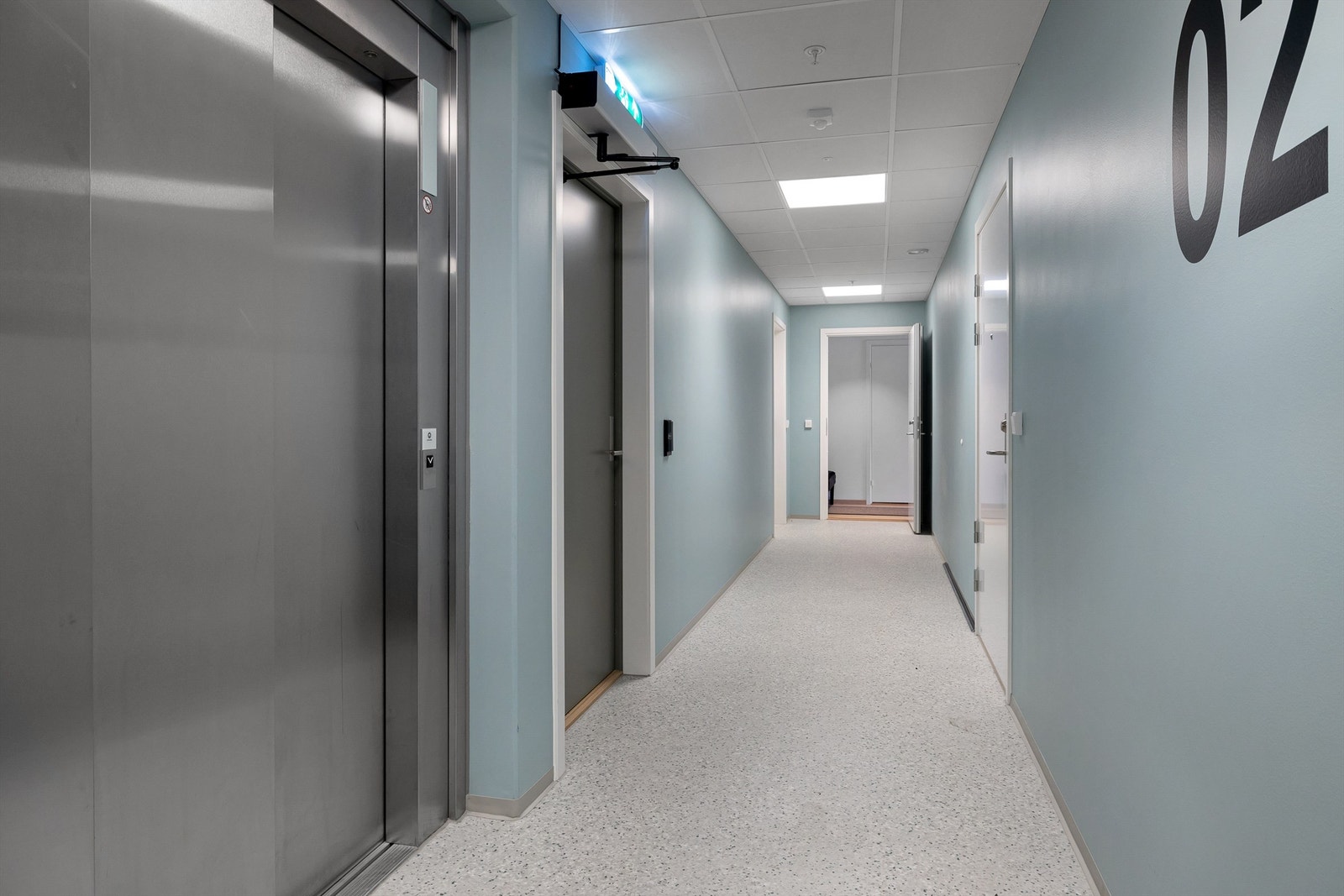 Heis fra hovedinngang opp til leiligheten og takterrassen Galleribilde