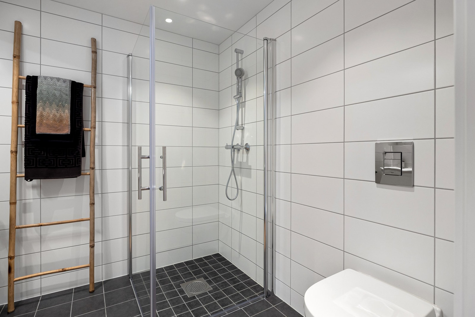 Oppvarming av varmekabler på bad Galleribilde