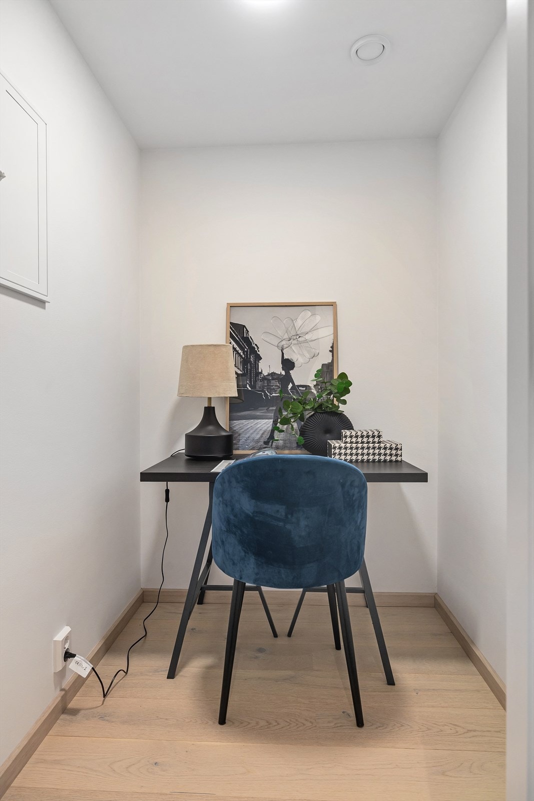 God lagringsplass i innvendig bod. Boligen disponerer også to kjellerboder på 5,5m² og 3m². God plass til oppbevaring! Galleribilde