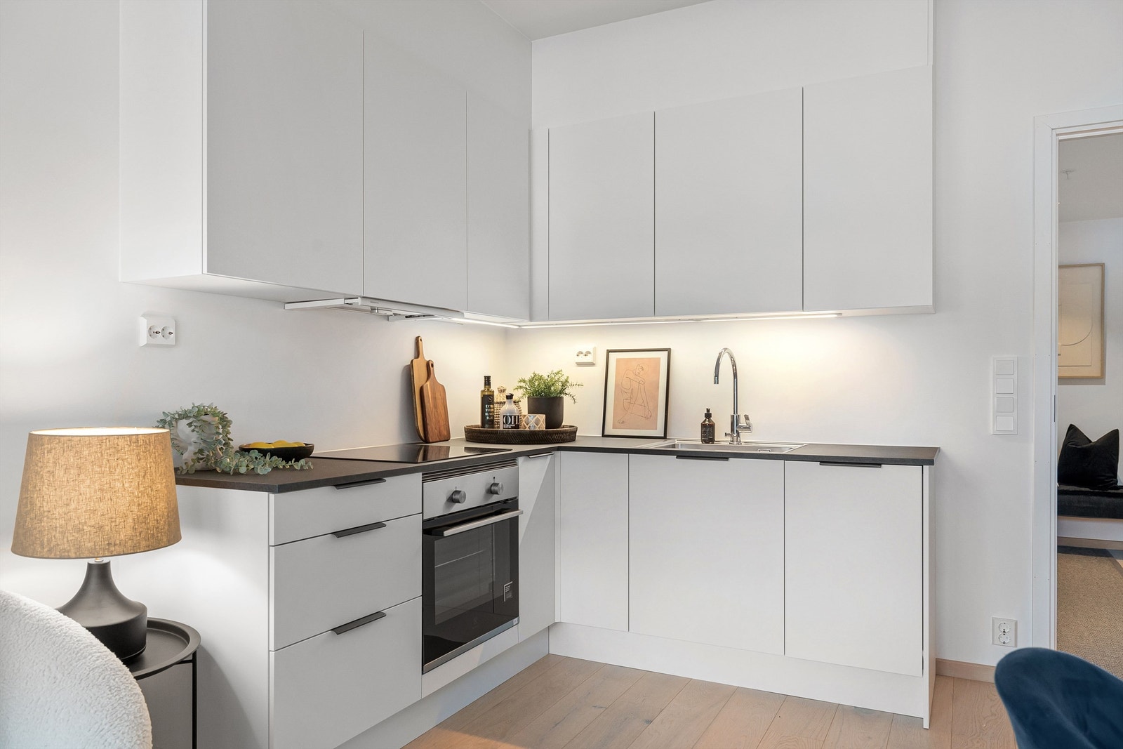 Stilren kjøkkeninnredning fra HTH Galleribilde