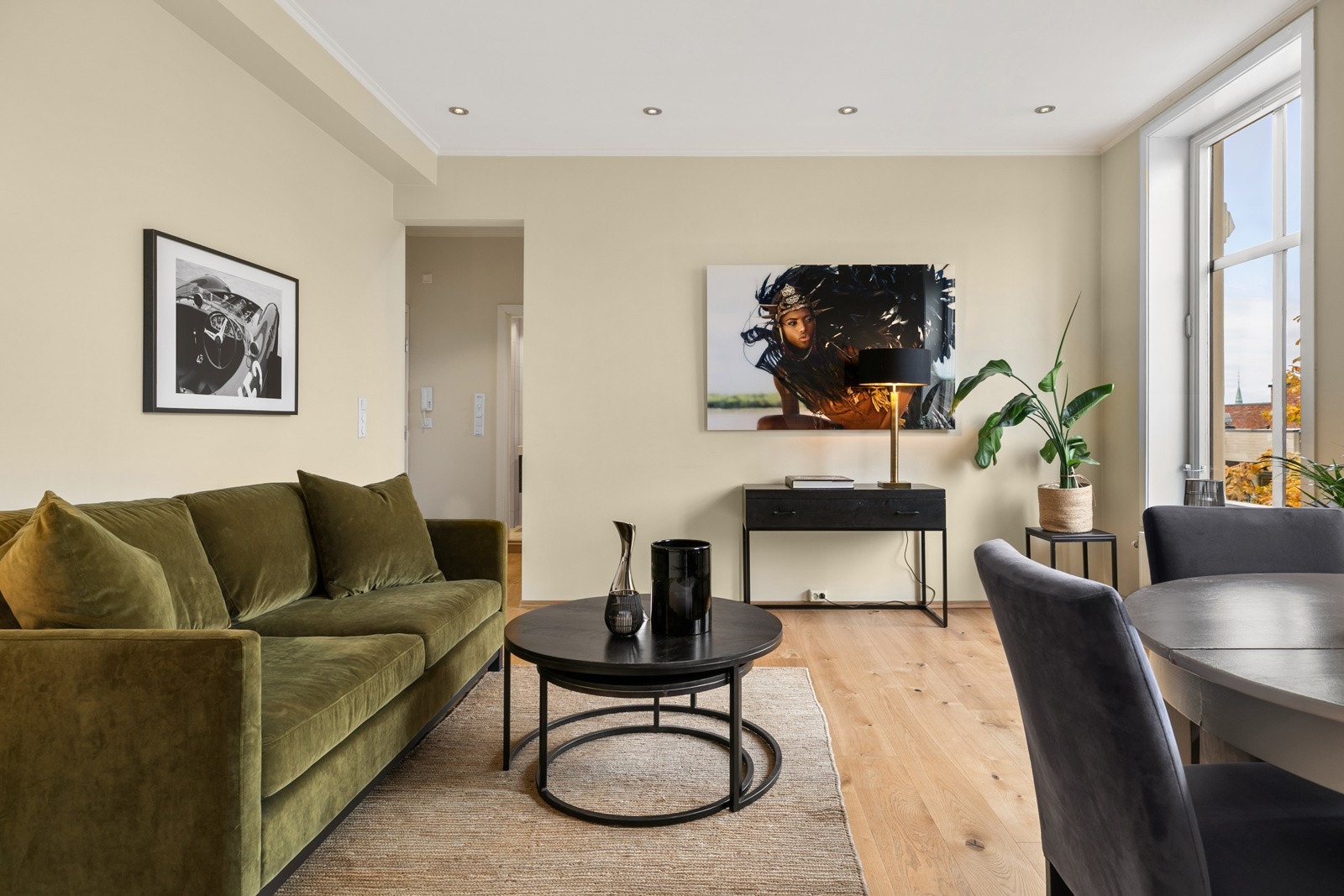 I 2016 ble boligen oppgradert med ny og lekker enstavs eikeparkett Galleribilde