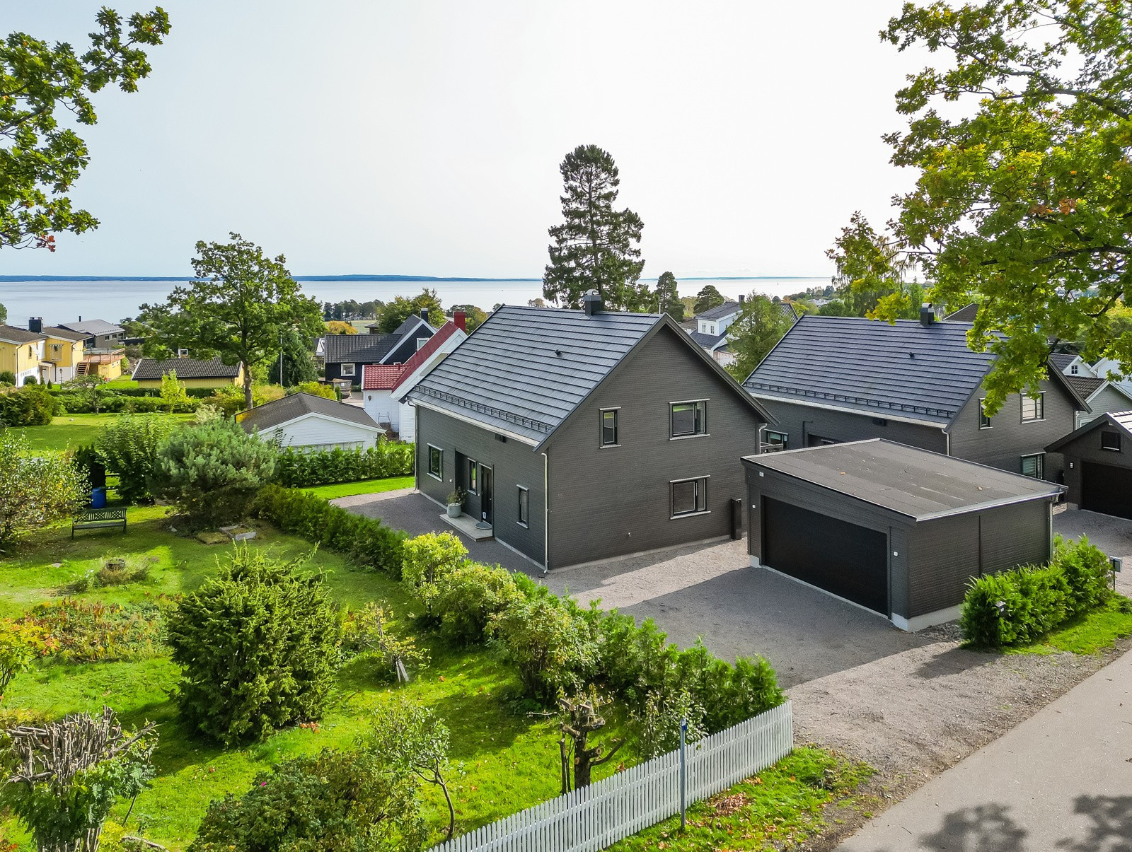 Rålekker enebolig på attraktive Tolvsrød - 3 sov - 2(3) stuer - 2 bad - Garasje - Barnevennlig beliggenhet - MÅ sees!