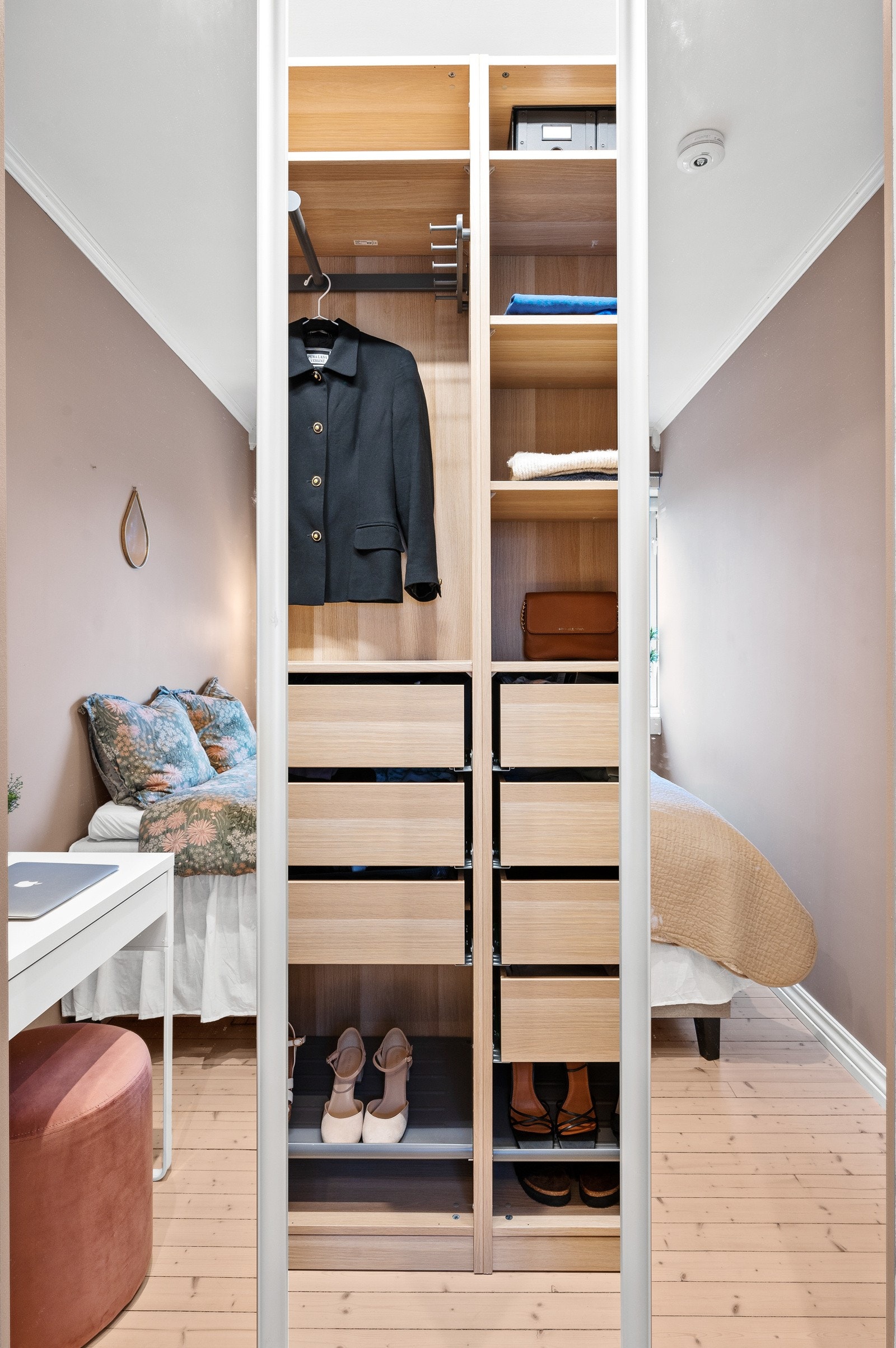 Her får du rikelig med oppbevaringsplass! Galleribilde