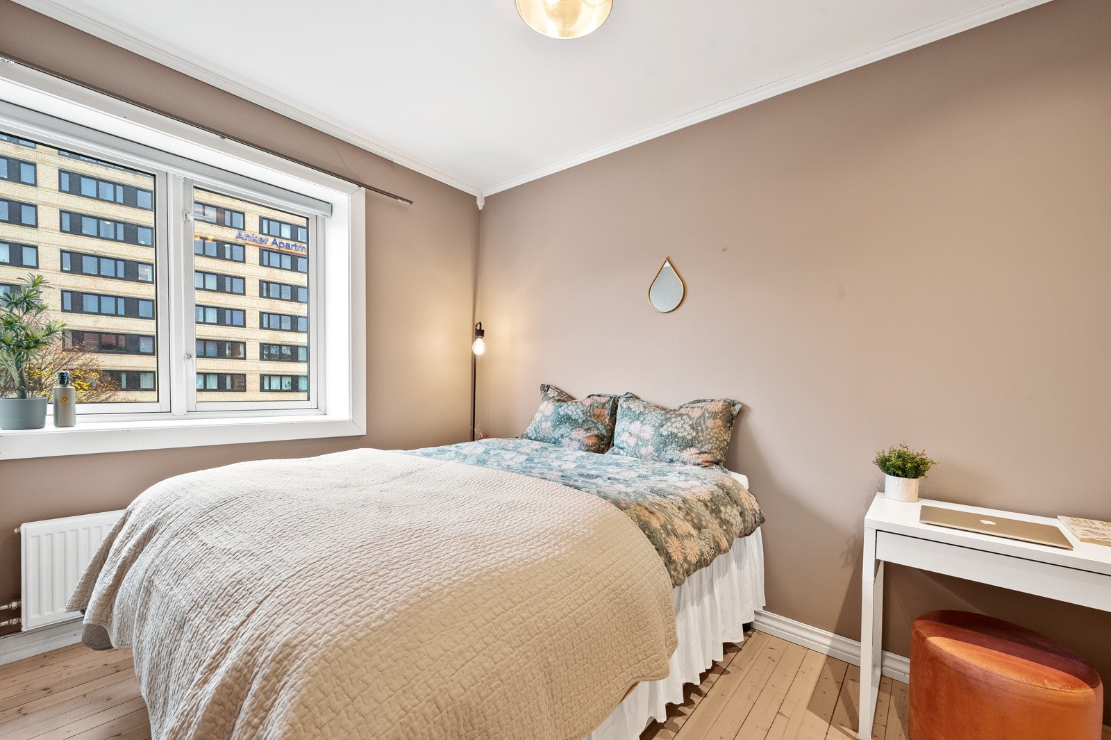 Leiligheten har to soverom, hvor du har plass til dobbeltseng i begge rom. Galleribilde