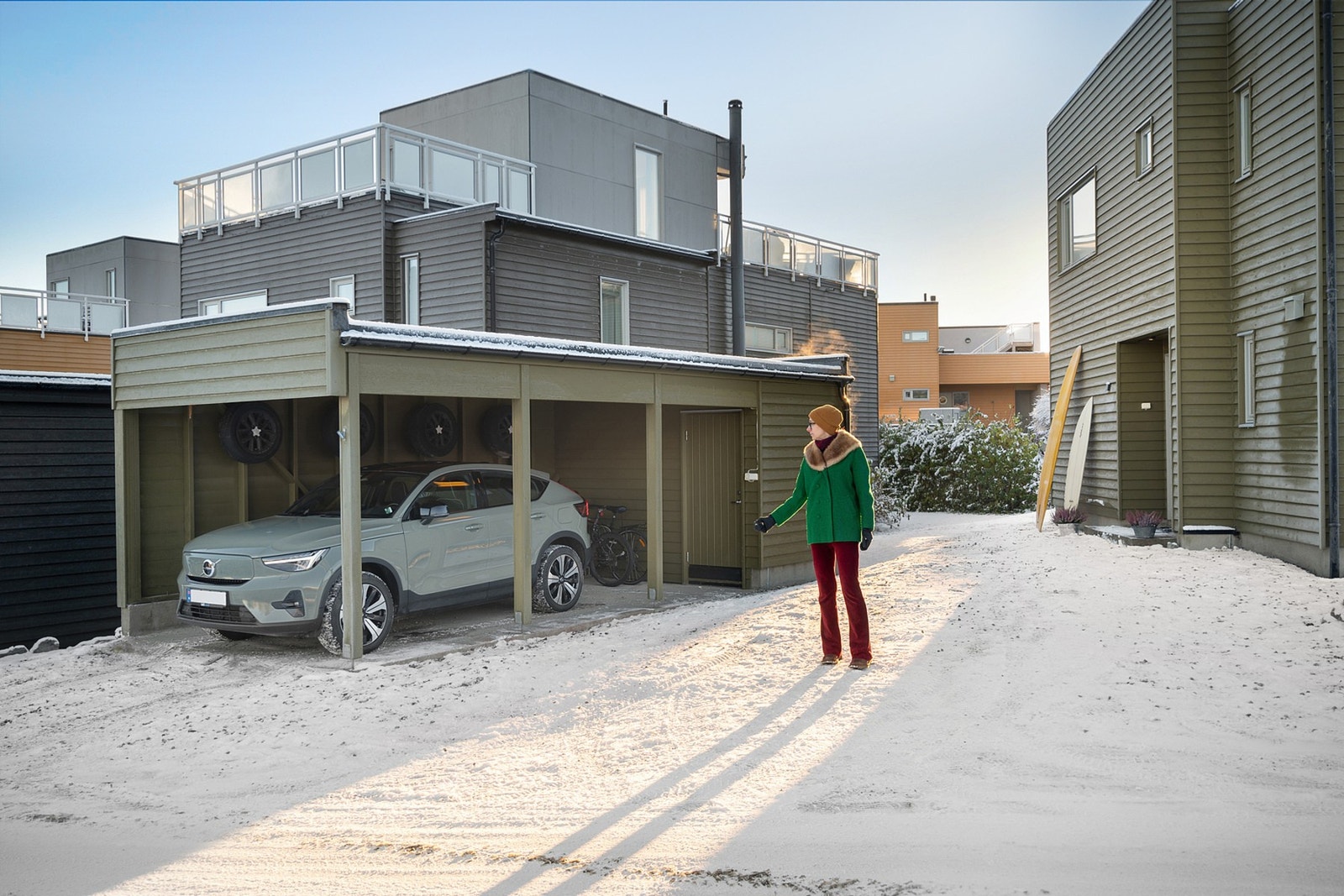 Praktisk carport med sportsbod i bakkant Galleribilde