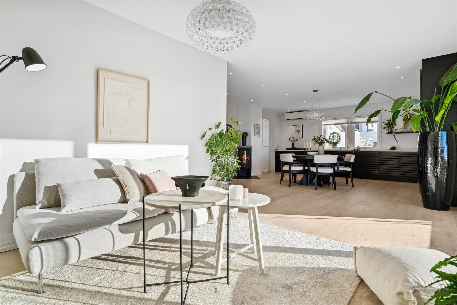 Lekker eierleilighet med 3 soverom, 2 bad, praktfull utsikt og egen usjenert terrasse. Velkommen til Starefossen 51 Galleribilde