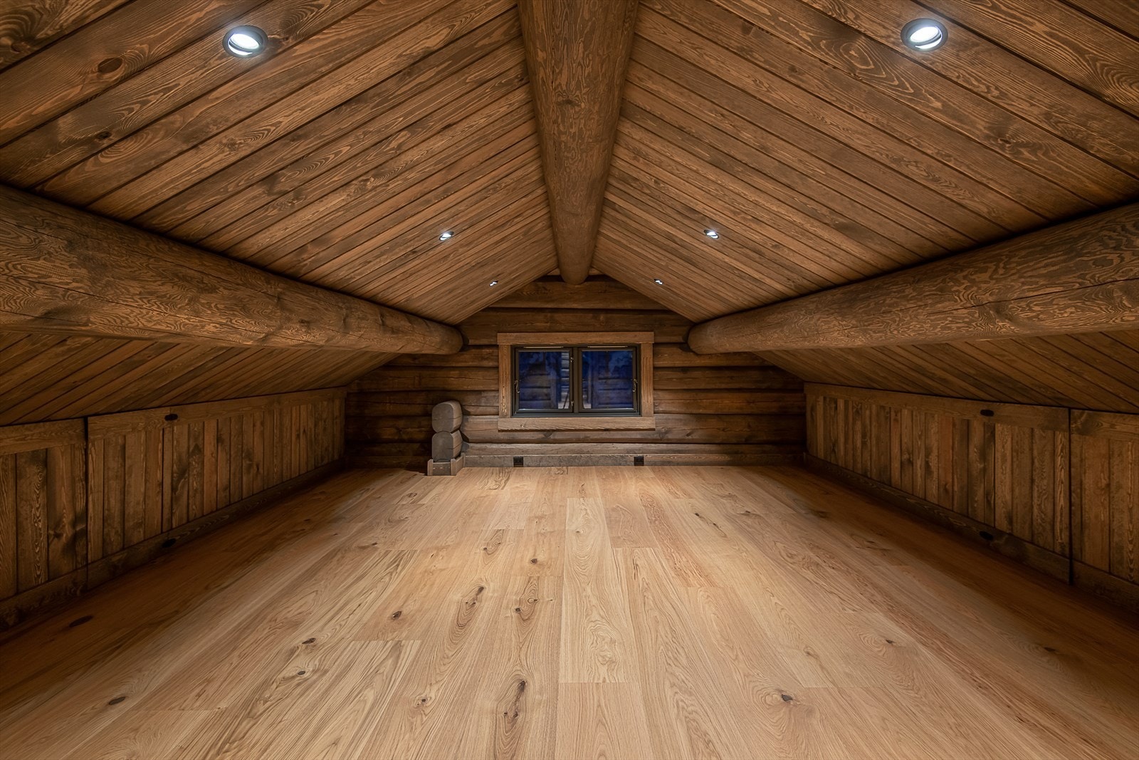 Stort rom på hemsen som har flere bruksmuligheter. Galleribilde