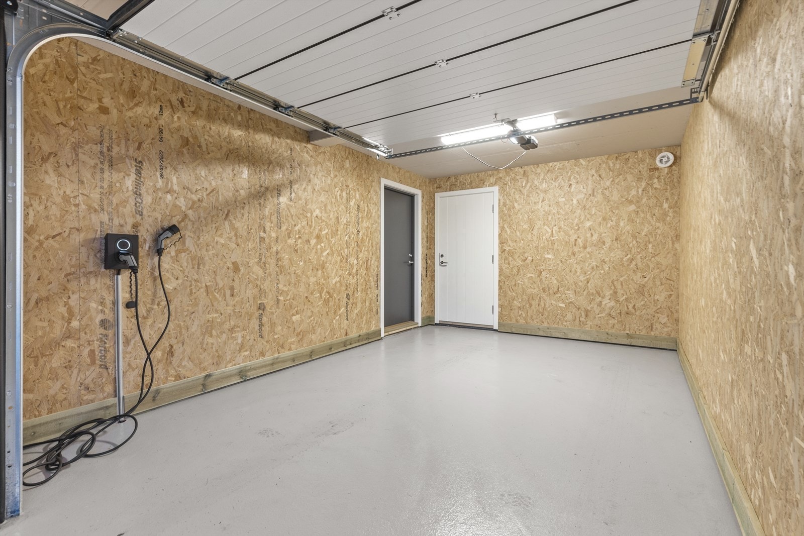 Garasje m/elbillader fra Zaptec og bod på 6m2 Galleribilde