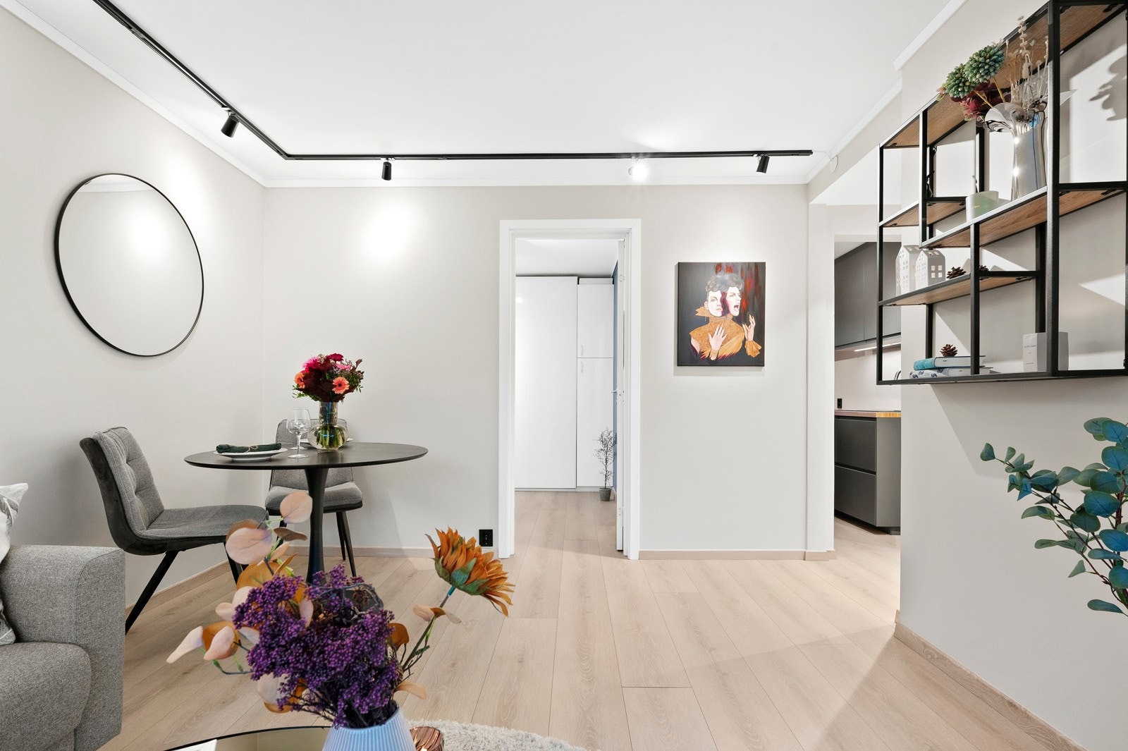 Lys og gulvvarme kan også styres fra app, hvor man kan f.eks kan programmere lysene til forskjellige behov Galleribilde