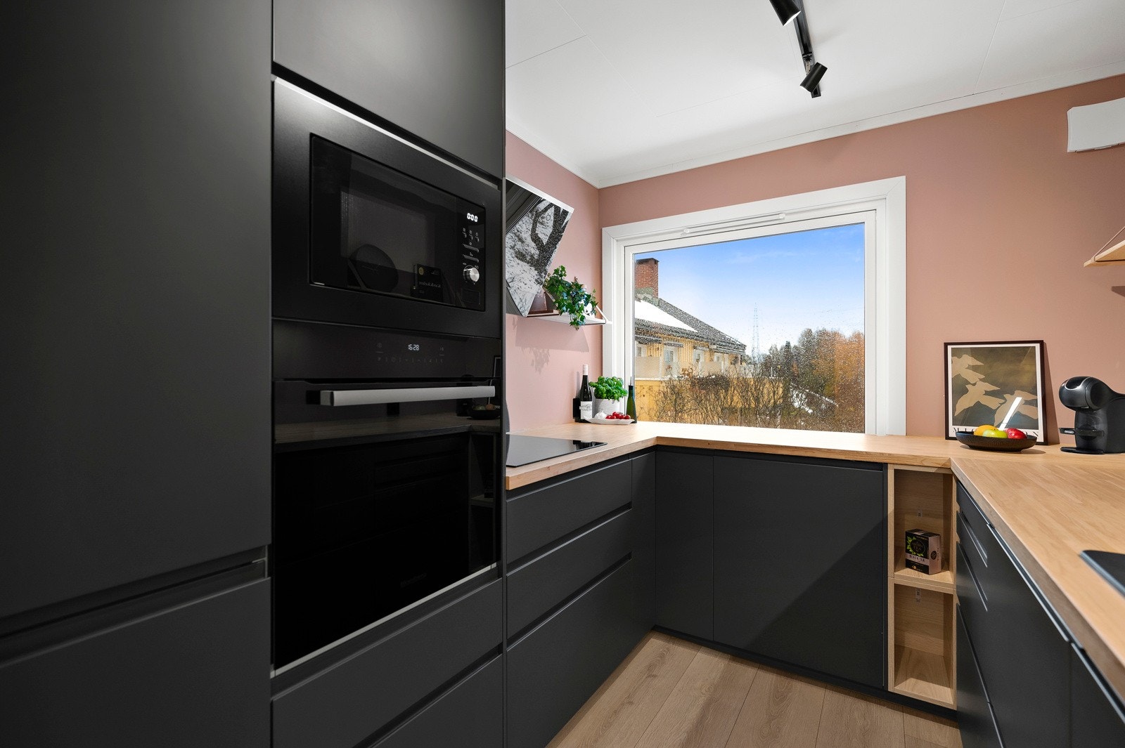 I forbindelse med oppussingen av kjøkkenet ble det også gjort oppgraderinger på rør og elektrisk. Galleribilde