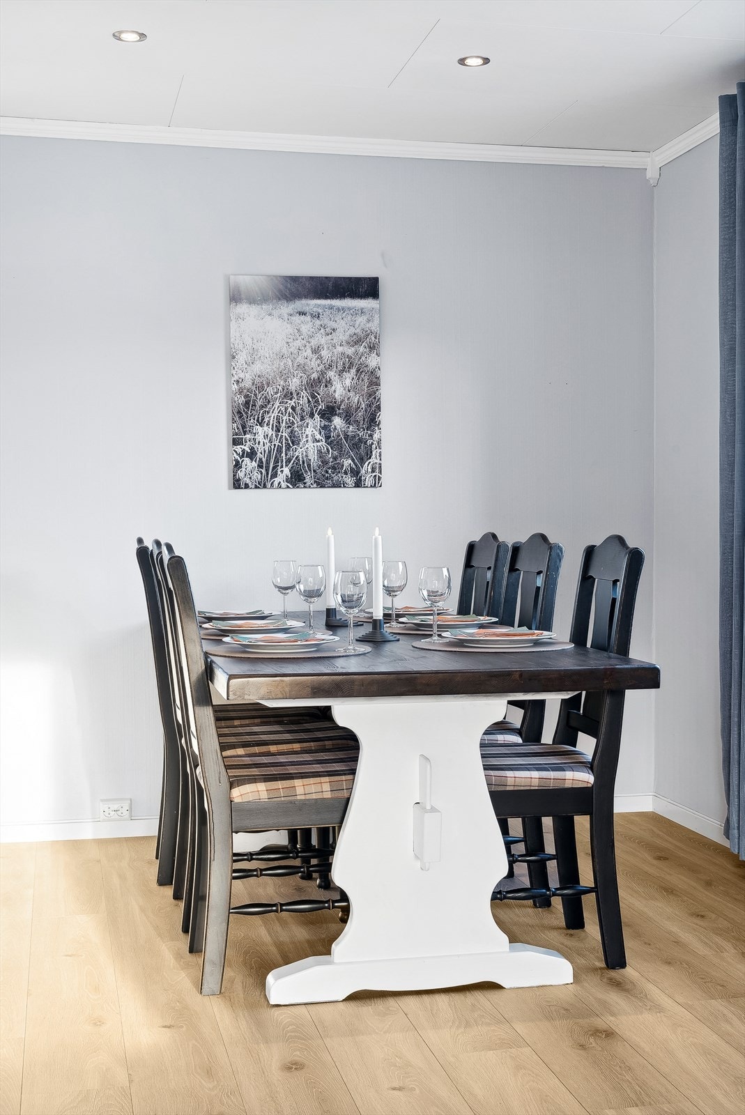 I 2023 ble det lagt nytt tak med spotter i stuen. Galleribilde