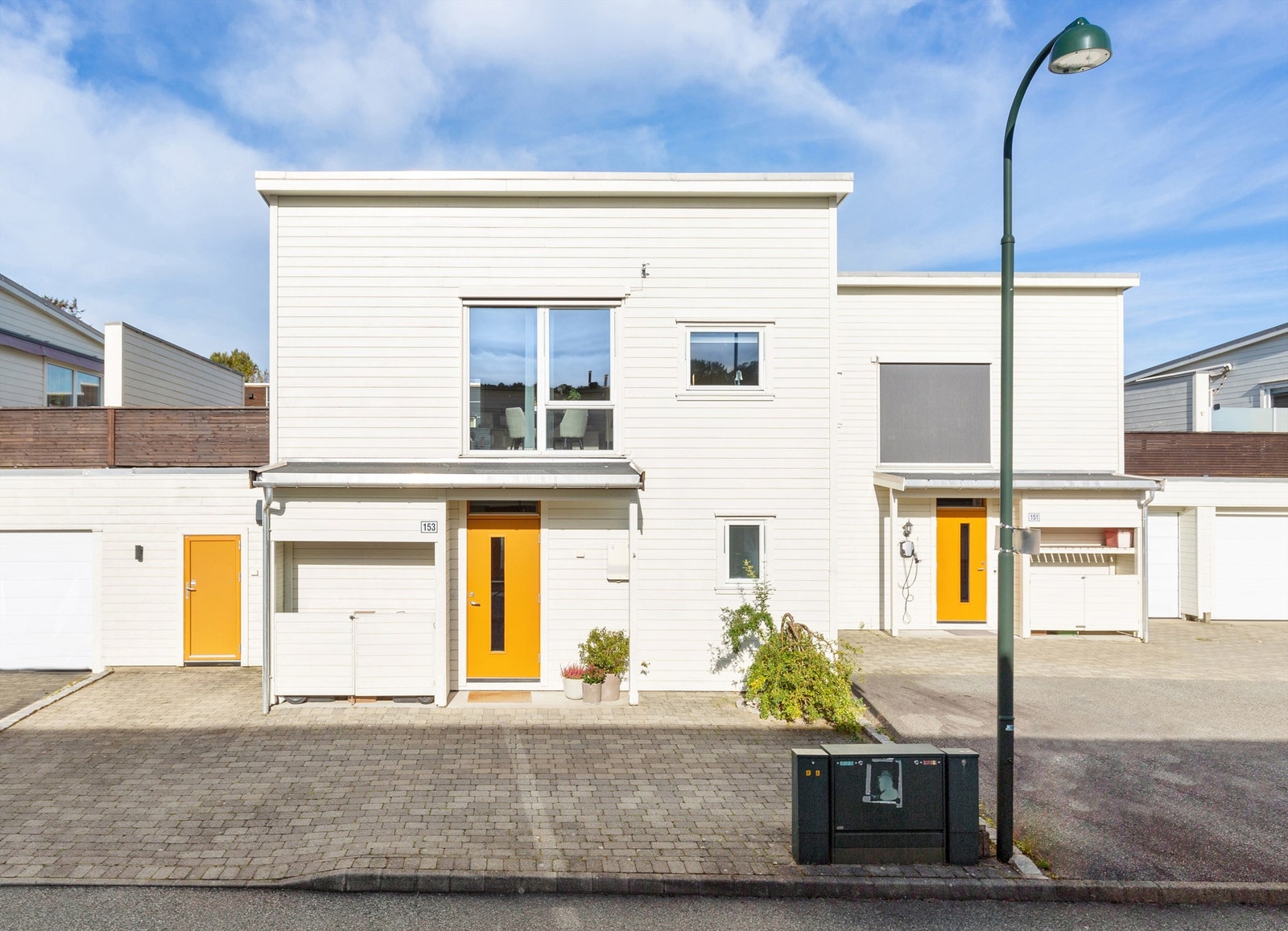 En kjekk familiebolig som er utbygd med større terrasse og et fjerde soverom. Galleribilde