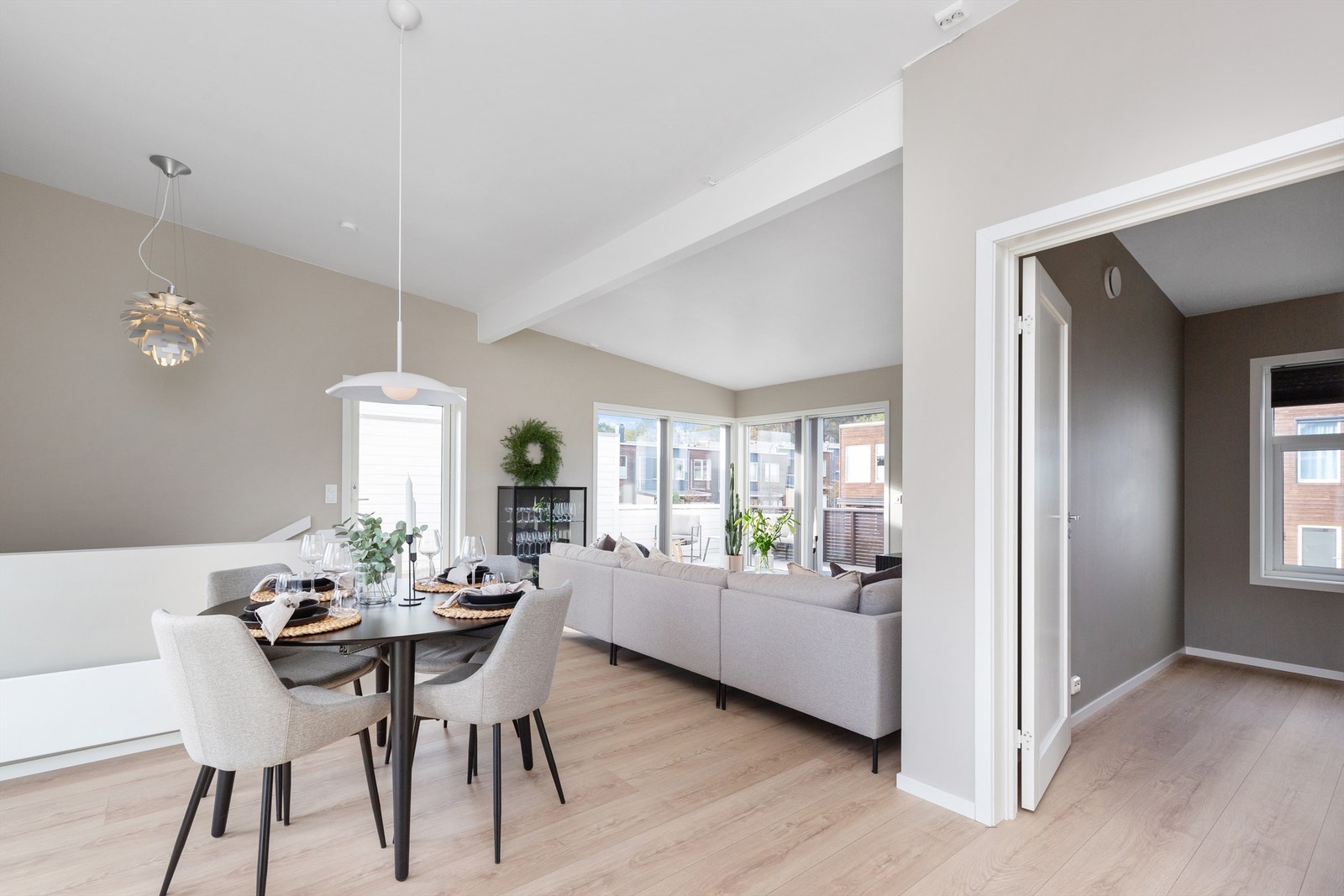 Ved kjøkkenet har man også et soverom. Galleribilde